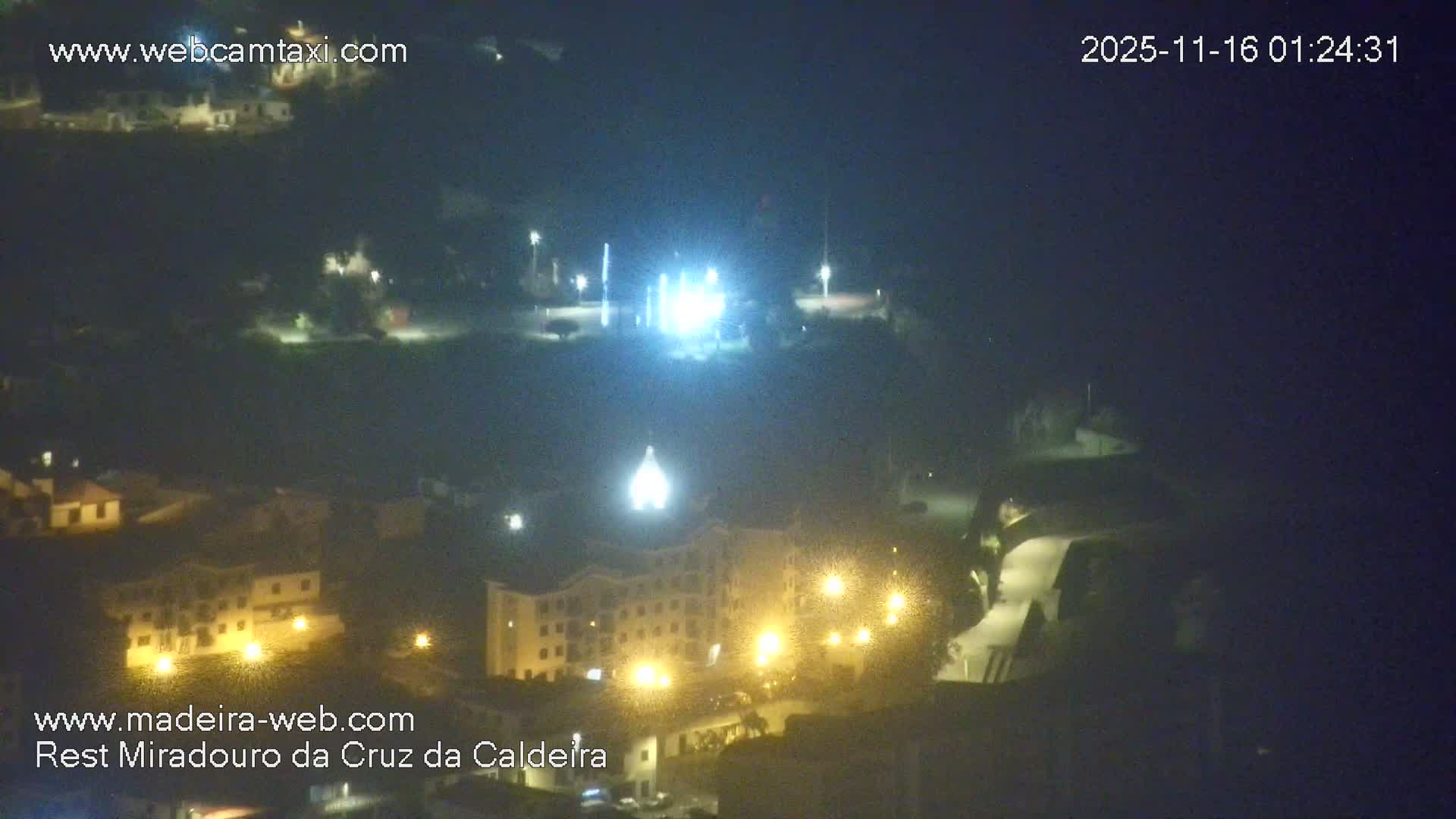 Cruz da Caldeira & West Fucnhal Skyline Live Cam - Camara de Lobos, Madeira, Portugal