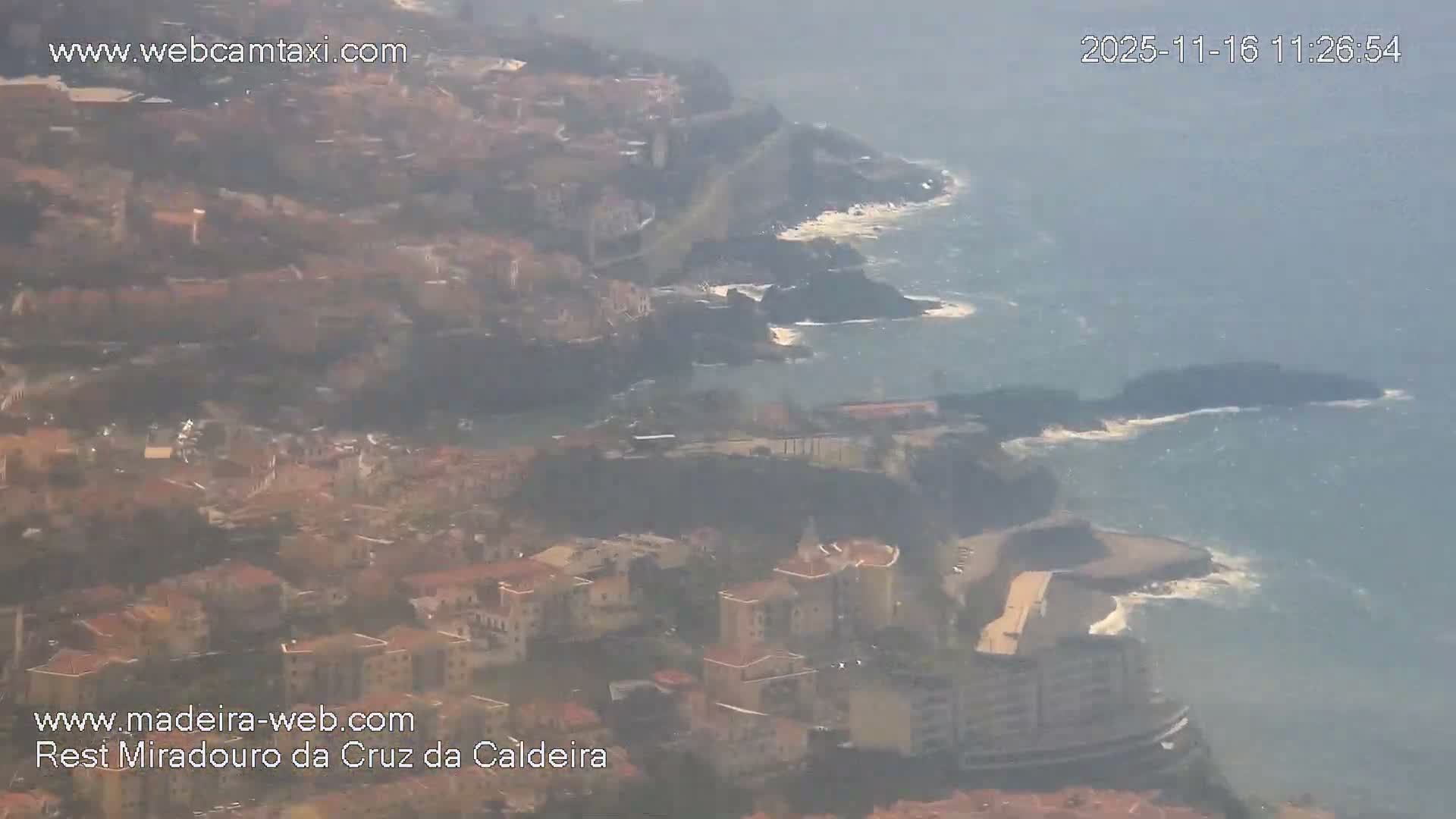 Cruz da Caldeira & West Fucnhal Skyline Live Cam - Camara de Lobos, Madeira, Portugal