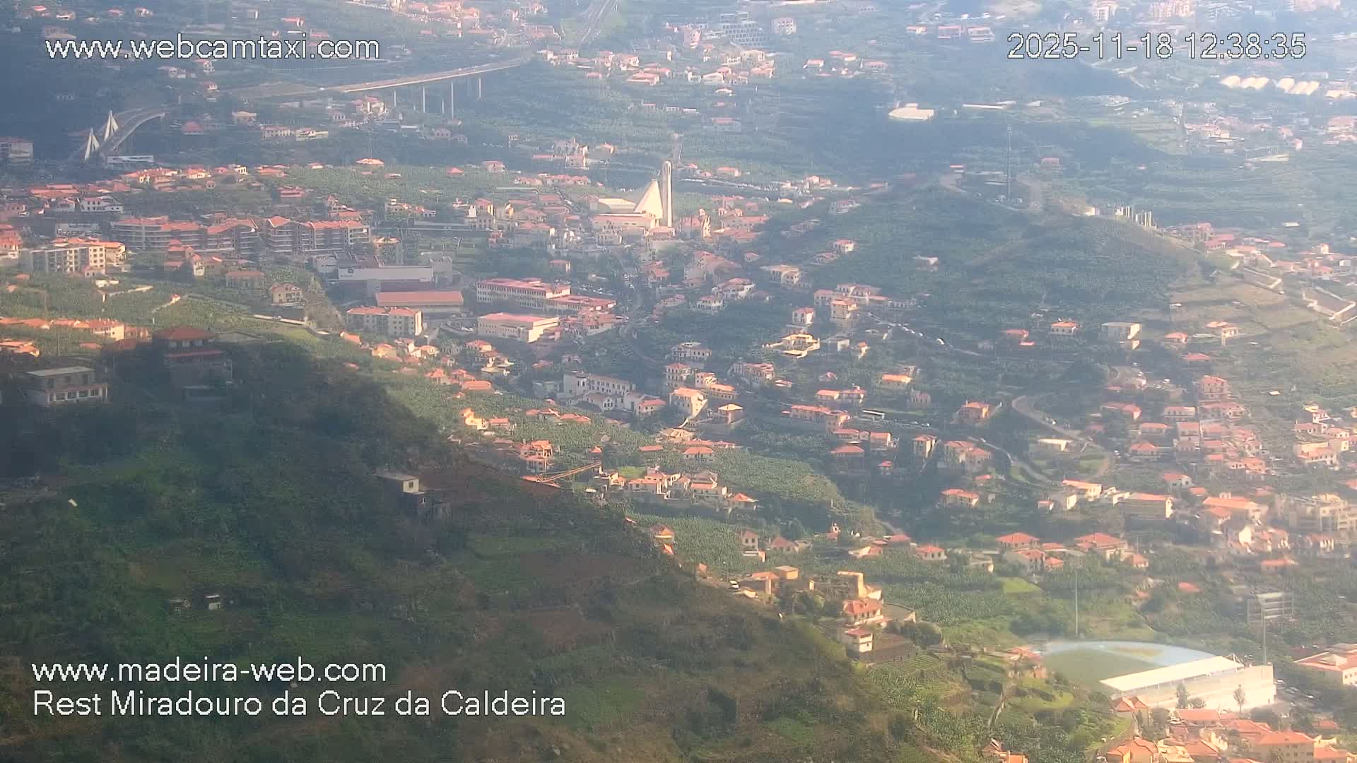 Cruz da Caldeira & West Fucnhal Skyline Live Cam - Camara de Lobos, Madeira, Portugal