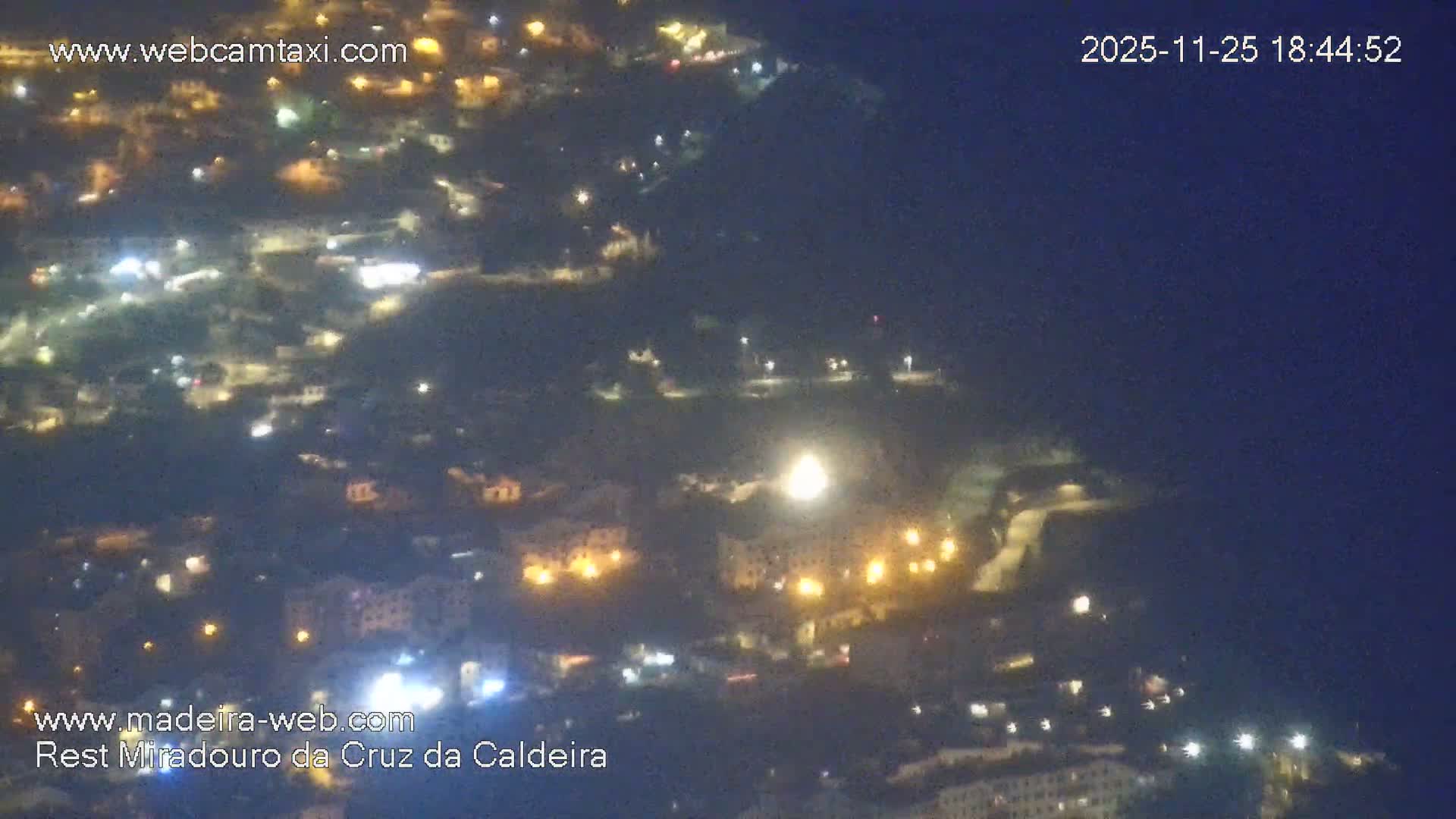Cruz da Caldeira & West Fucnhal Skyline Live Cam - Camara de Lobos, Madeira, Portugal