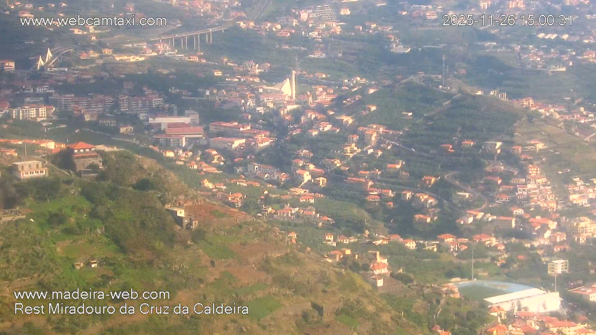 Cruz da Caldeira & West Fucnhal Skyline Live Cam - Camara de Lobos, Madeira, Portugal