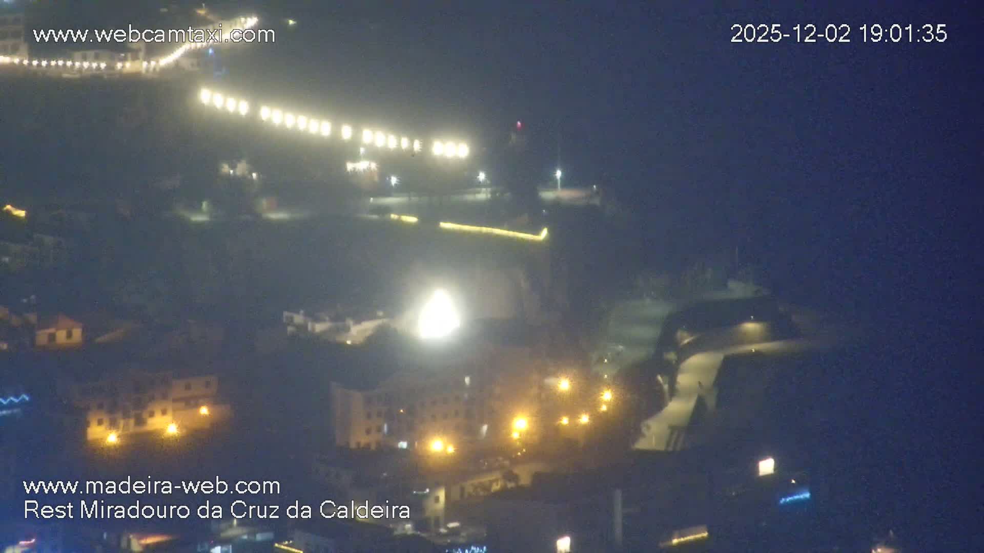 Cruz da Caldeira & West Fucnhal Skyline Live Cam - Camara de Lobos, Madeira, Portugal