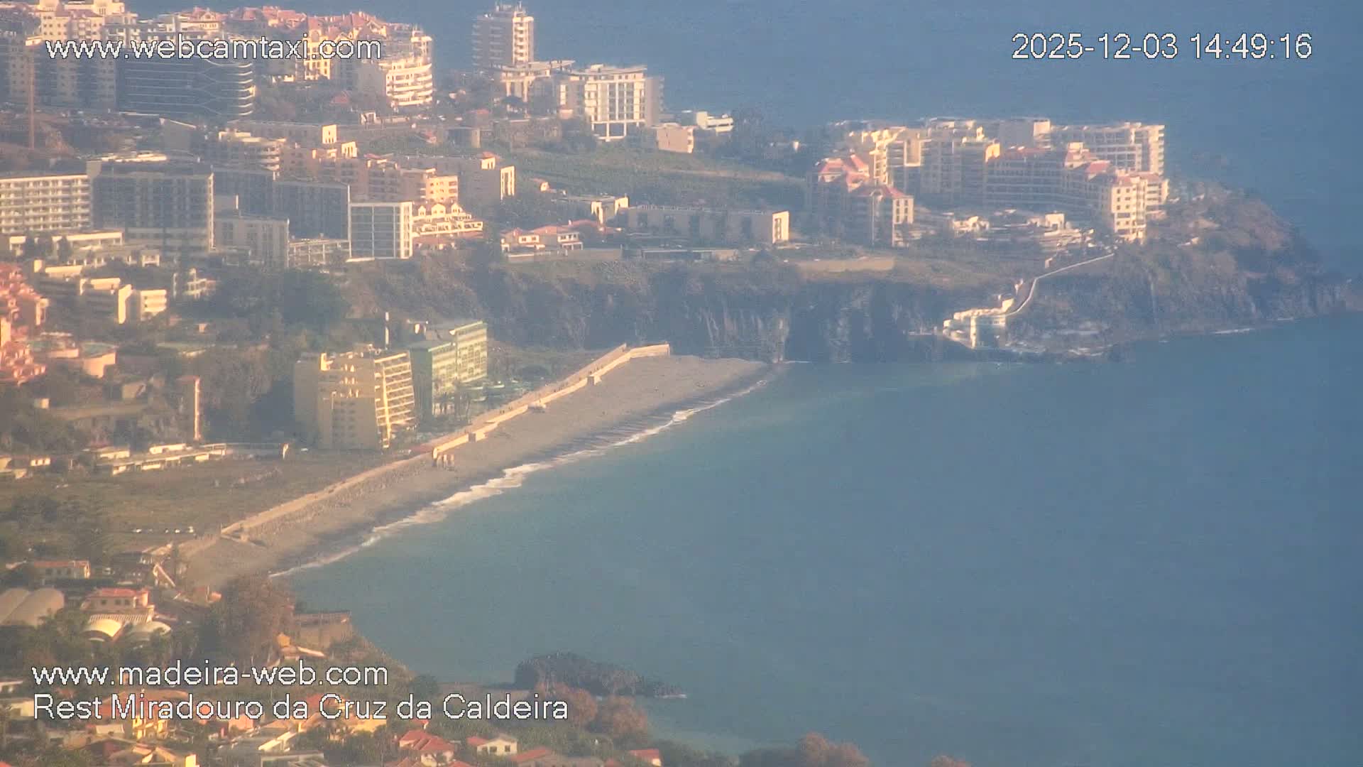 Cruz da Caldeira & West Fucnhal Skyline Live Cam - Camara de Lobos, Madeira, Portugal