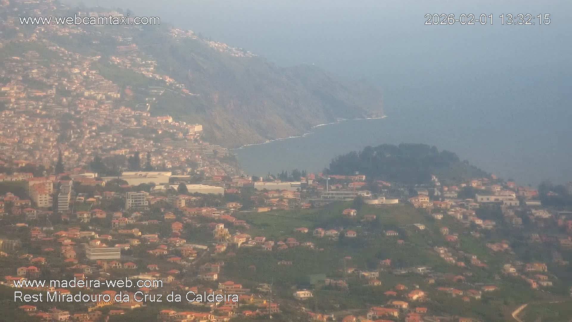 Cruz da Caldeira & West Fucnhal Skyline Live Cam - Camara de Lobos, Madeira, Portugal