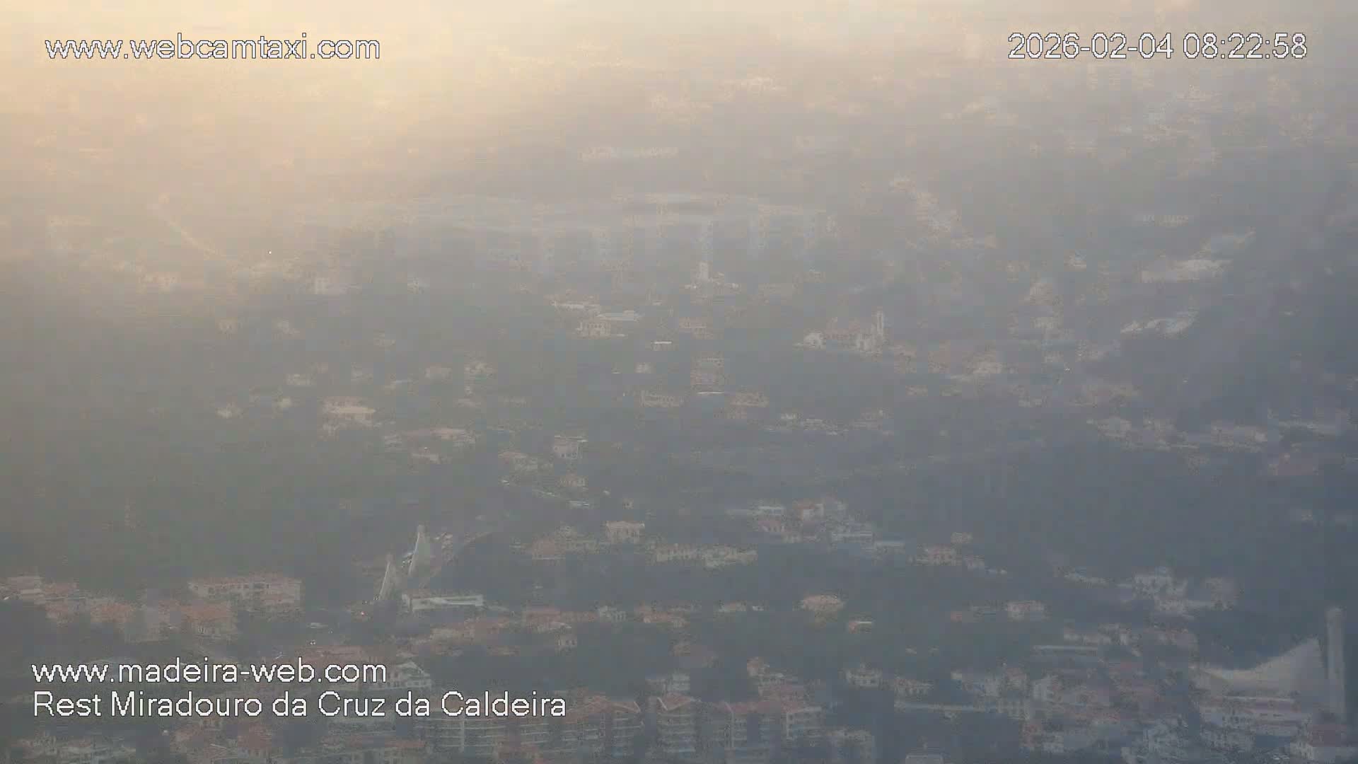 Cruz da Caldeira & West Fucnhal Skyline Live Cam - Camara de Lobos, Madeira, Portugal