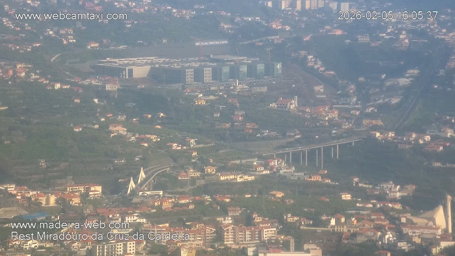 Cruz da Caldeira & West Fucnhal Skyline Live Cam - Camara de Lobos, Madeira, Portugal