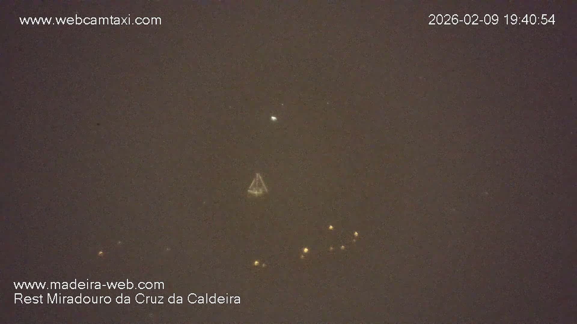 Cruz da Caldeira & West Fucnhal Skyline Live Cam - Camara de Lobos, Madeira, Portugal