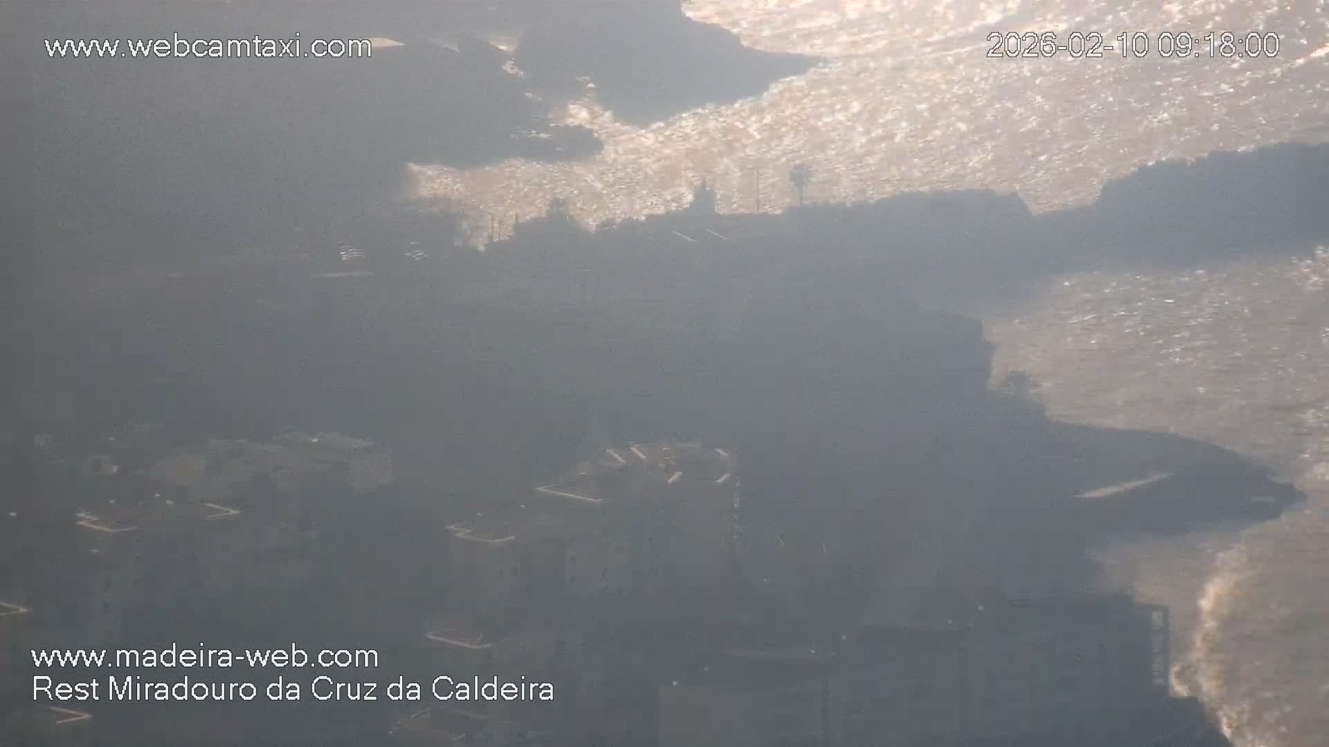 Cruz da Caldeira & West Fucnhal Skyline Live Cam - Camara de Lobos, Madeira, Portugal