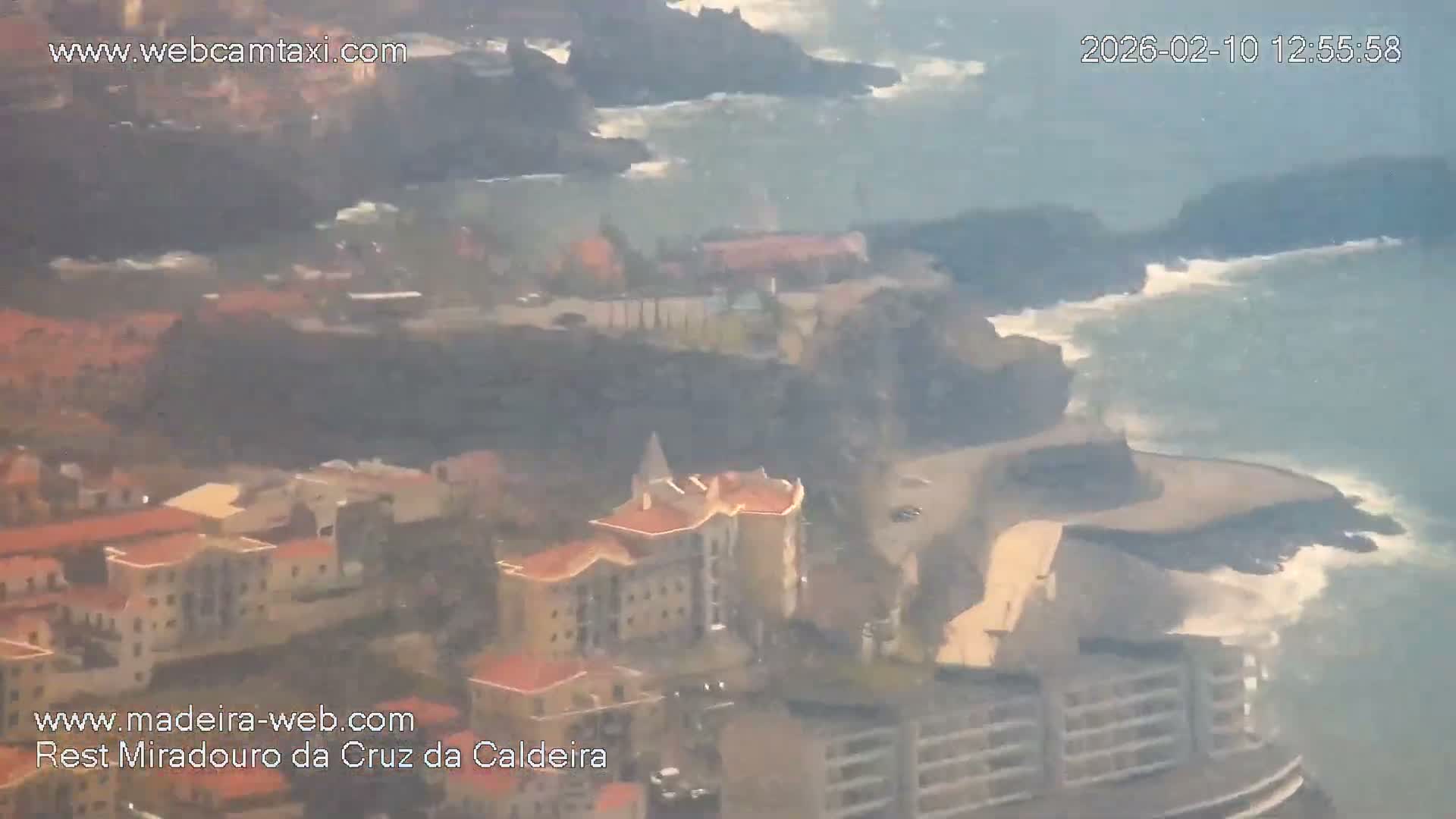 Cruz da Caldeira & West Fucnhal Skyline Live Cam - Camara de Lobos, Madeira, Portugal