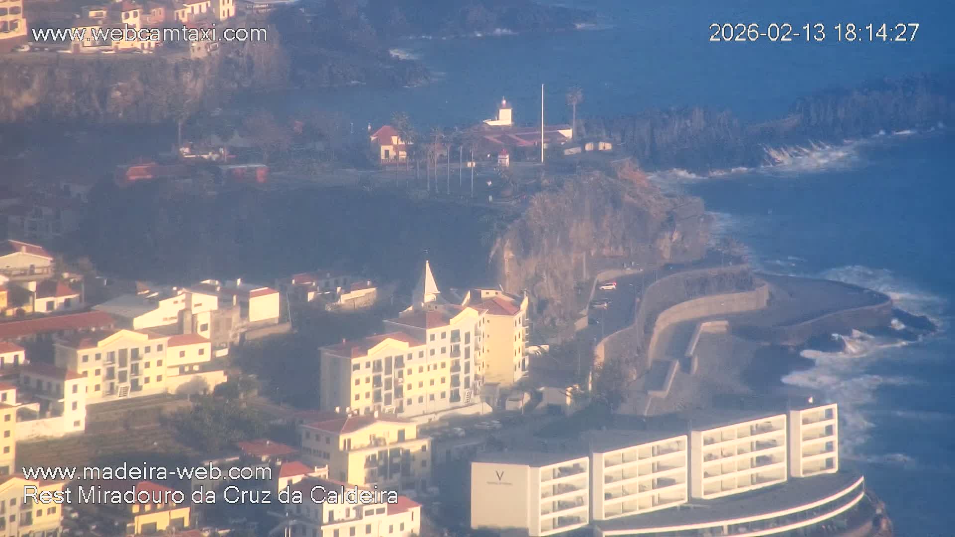 Cruz da Caldeira & West Fucnhal Skyline Live Cam - Camara de Lobos, Madeira, Portugal