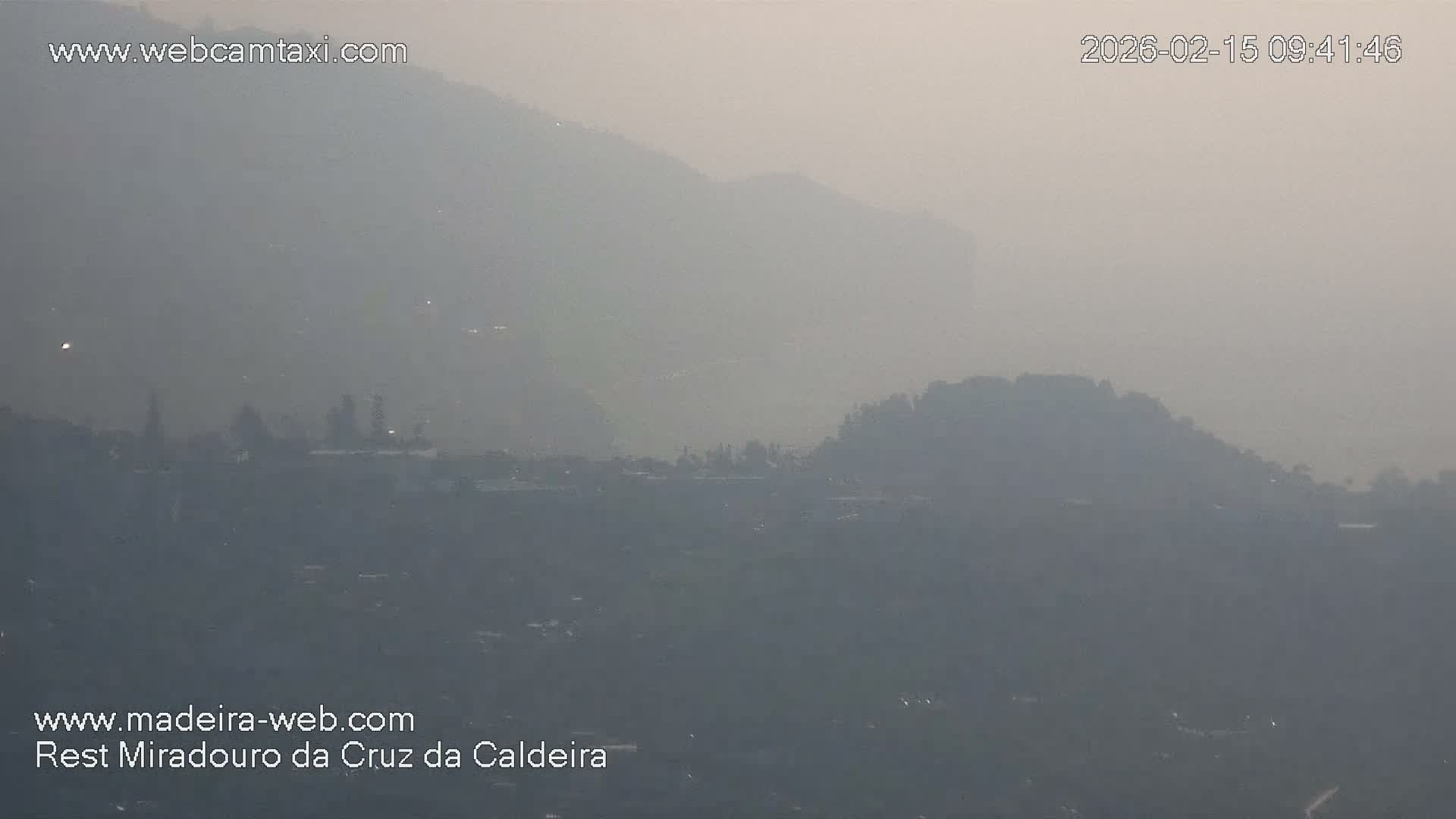 Cruz da Caldeira & West Fucnhal Skyline Live Cam - Camara de Lobos, Madeira, Portugal