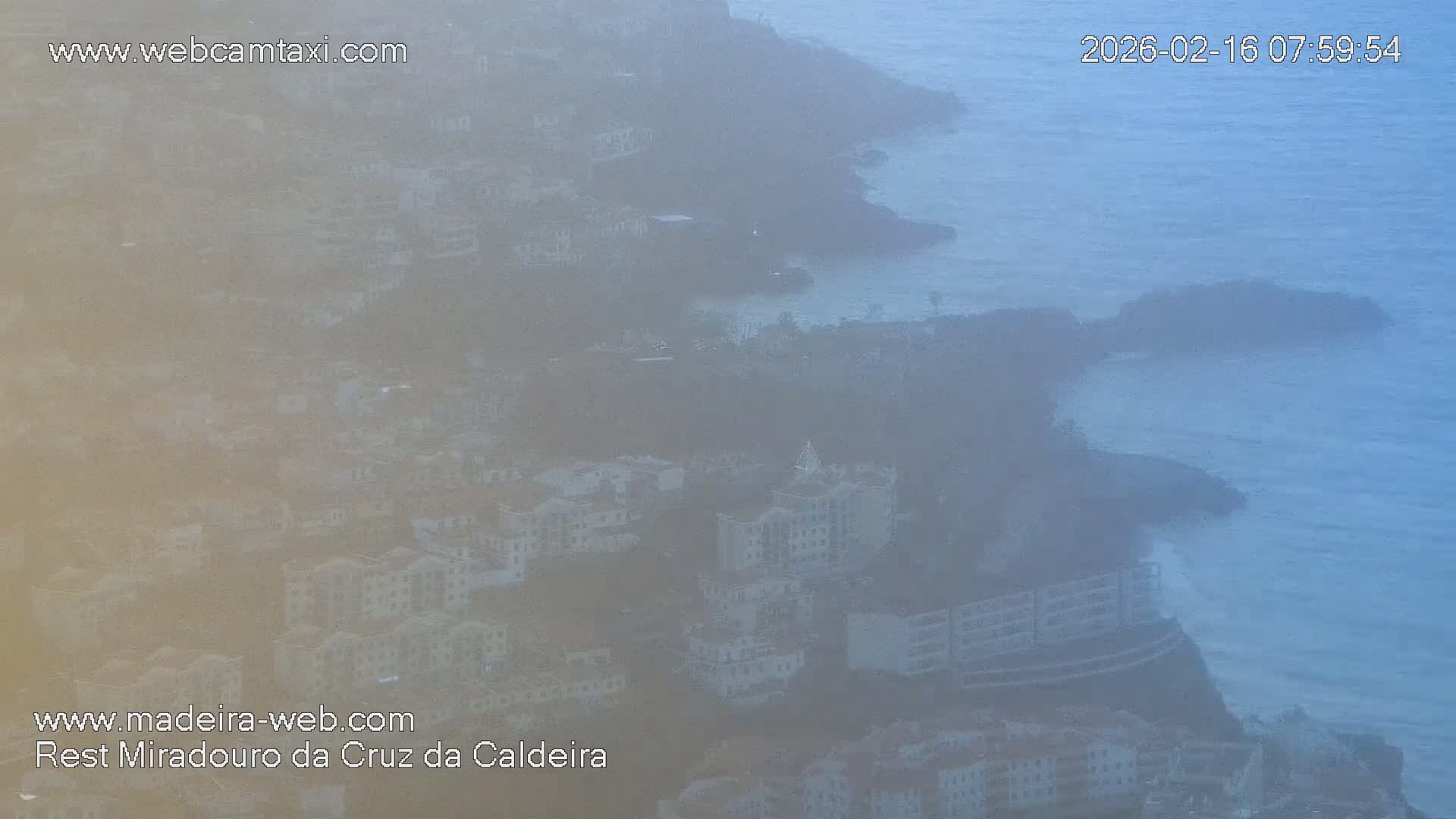 Cruz da Caldeira & West Fucnhal Skyline Live Cam - Camara de Lobos, Madeira, Portugal