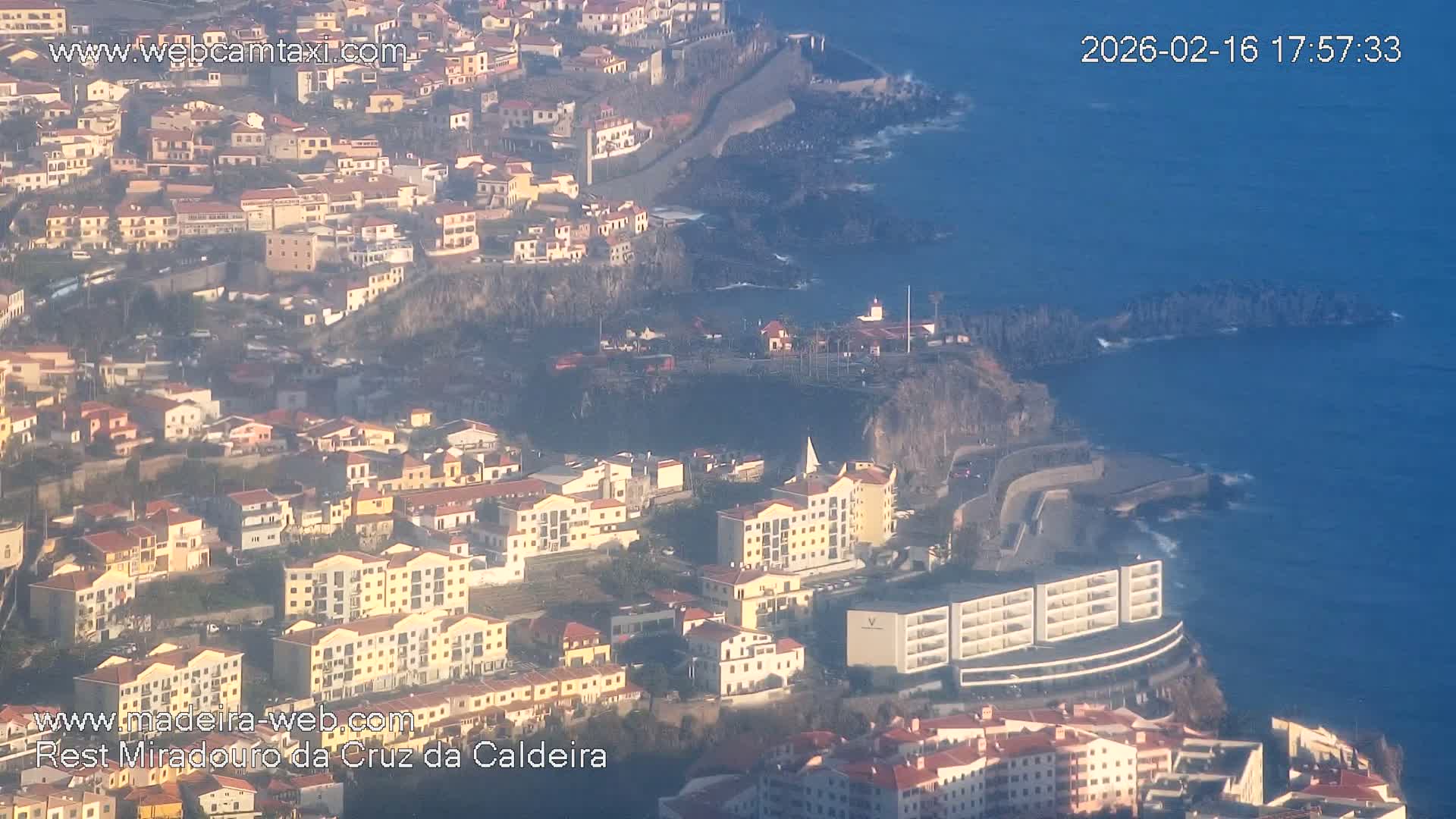 Cruz da Caldeira & West Fucnhal Skyline Live Cam - Camara de Lobos, Madeira, Portugal