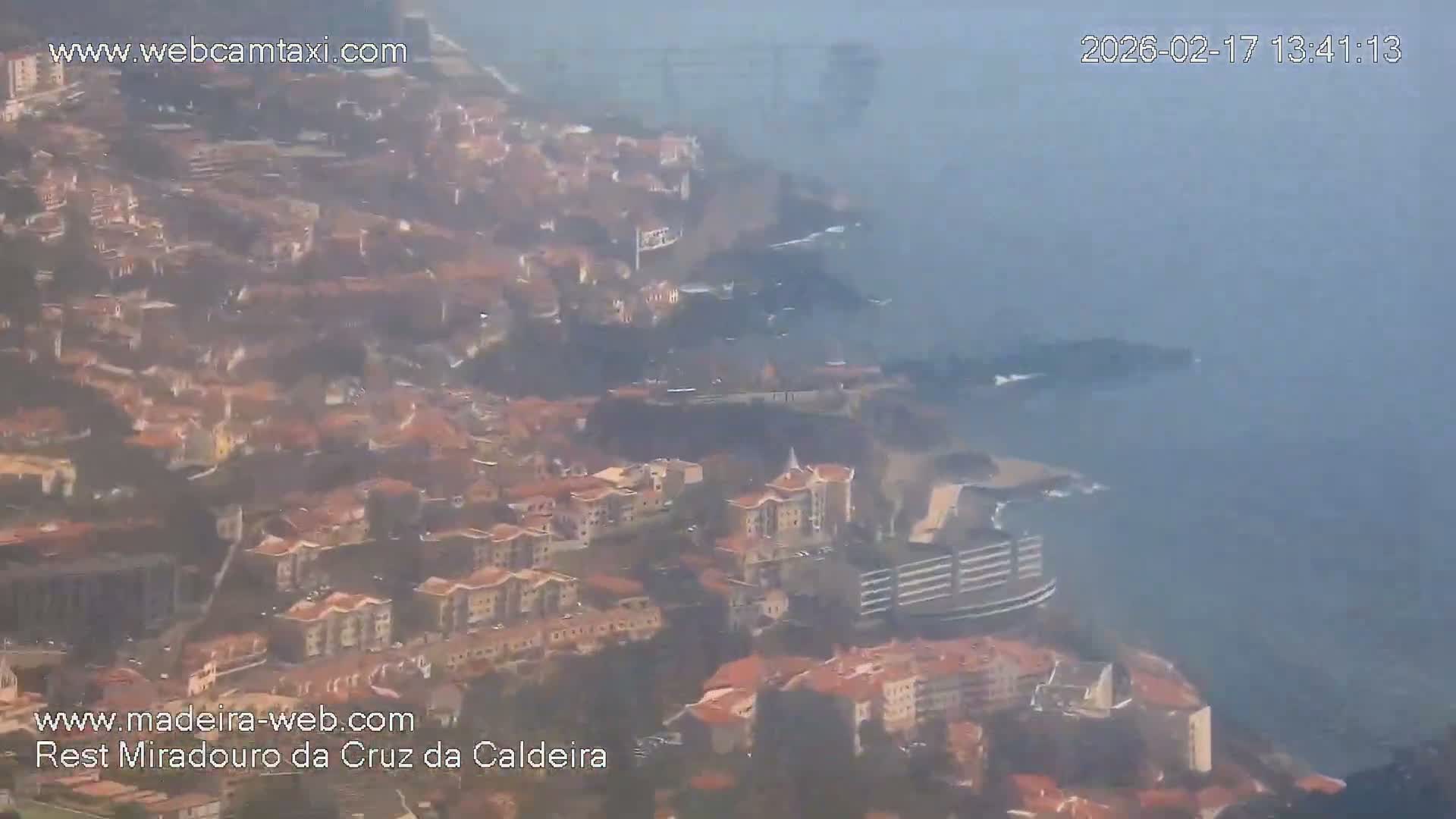 Cruz da Caldeira & West Fucnhal Skyline Live Cam - Camara de Lobos, Madeira, Portugal