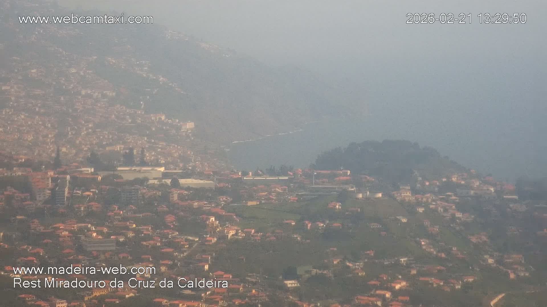 Cruz da Caldeira & West Fucnhal Skyline Live Cam - Camara de Lobos, Madeira, Portugal