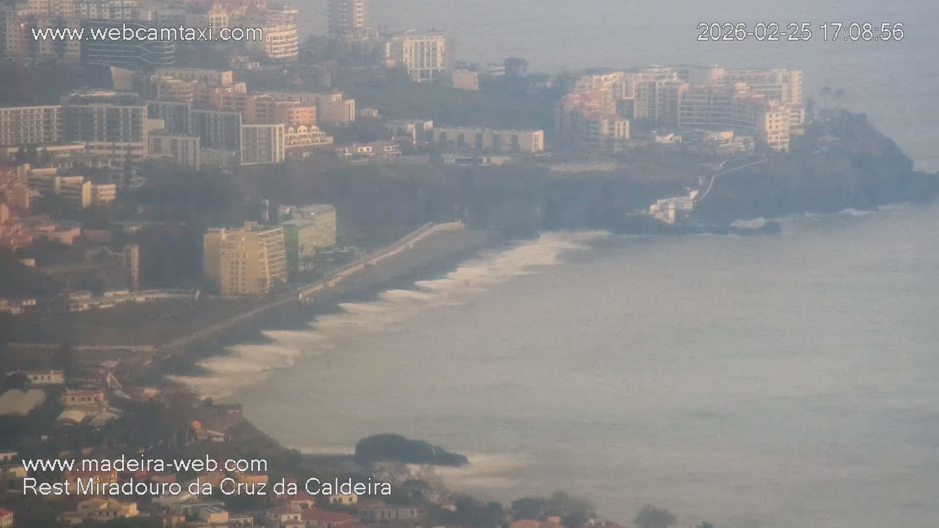 Cruz da Caldeira & West Fucnhal Skyline Live Cam - Camara de Lobos, Madeira, Portugal