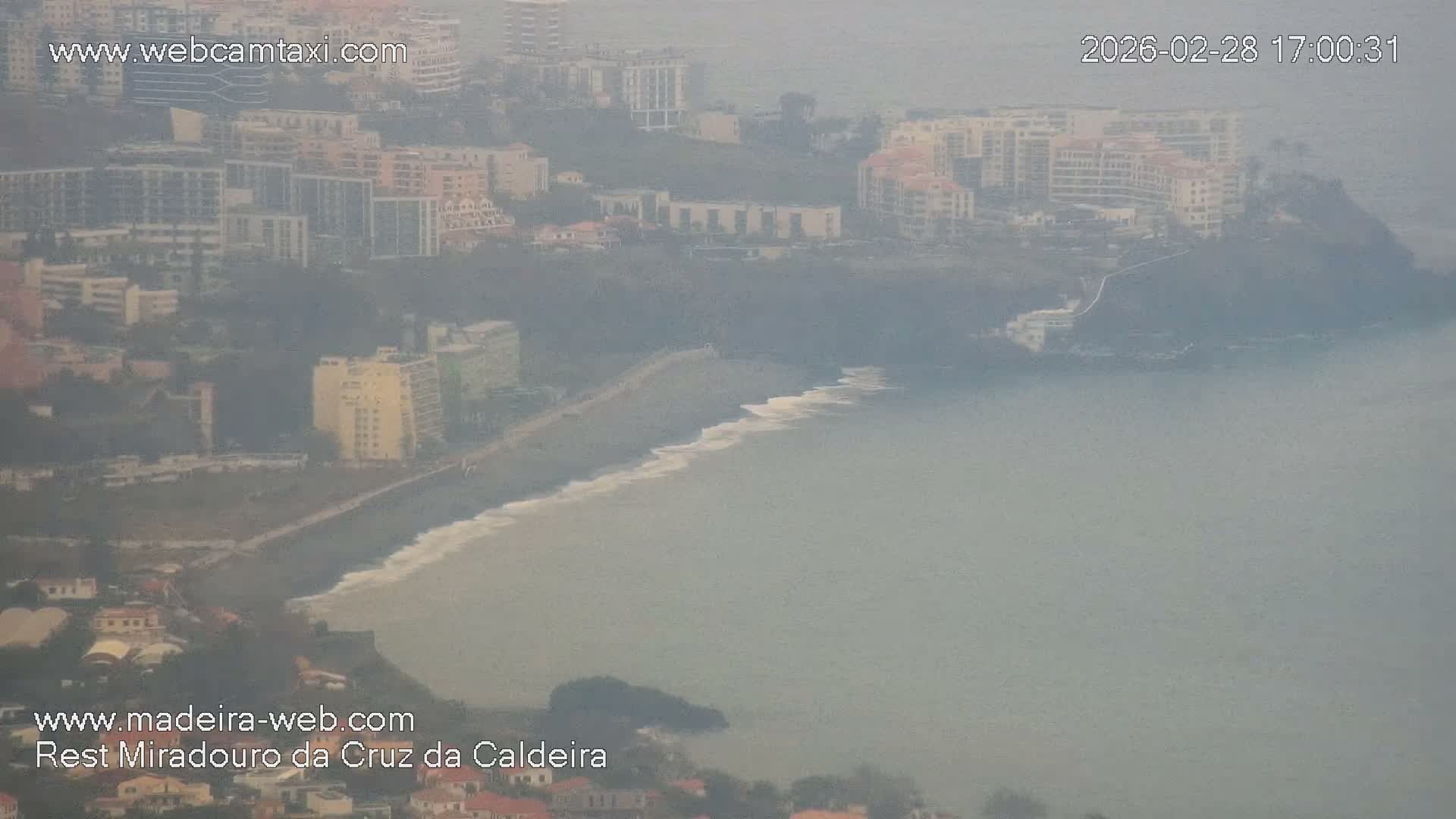 Cruz da Caldeira & West Fucnhal Skyline Live Cam - Camara de Lobos, Madeira, Portugal