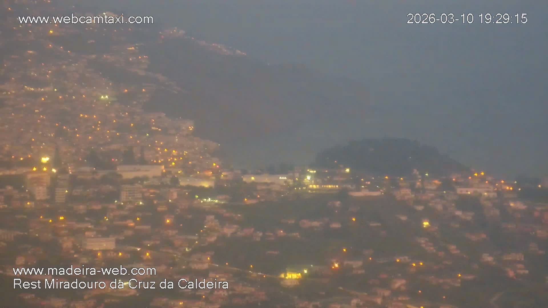 Cruz da Caldeira & West Fucnhal Skyline Live Cam - Camara de Lobos, Madeira, Portugal