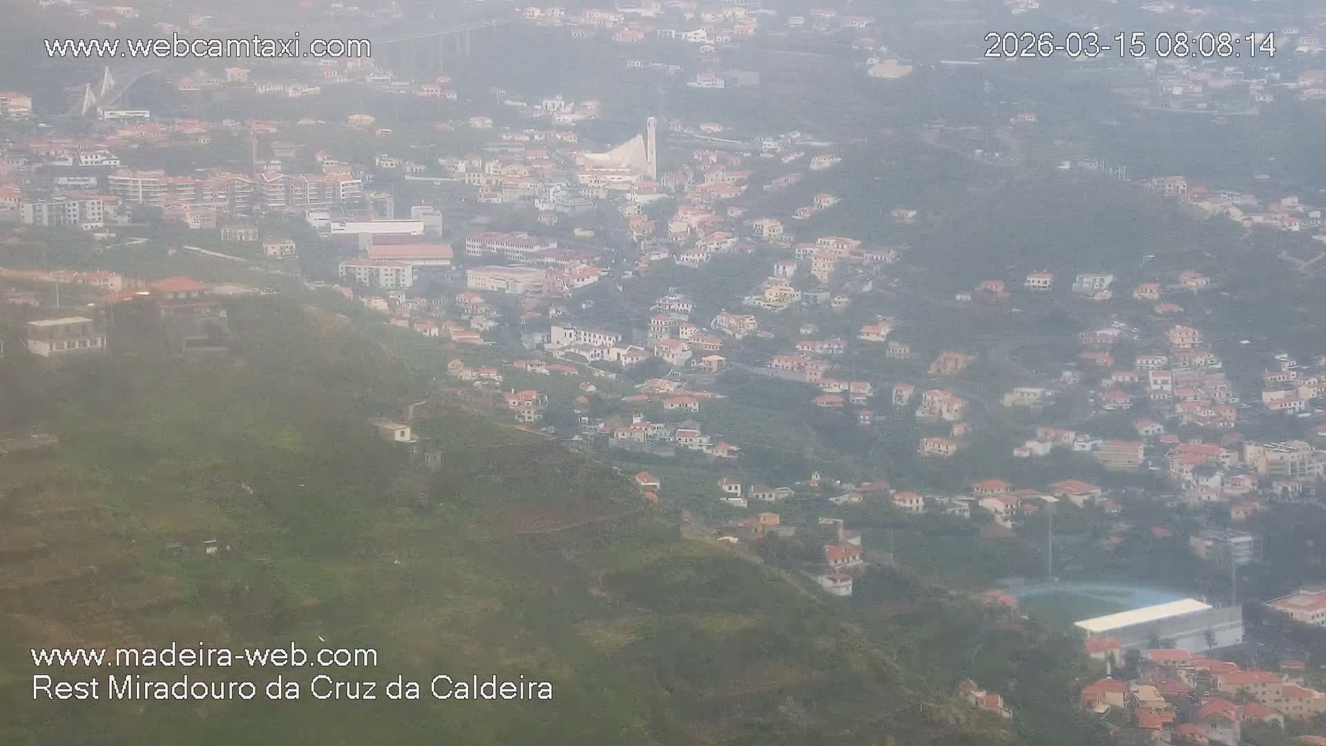 Cruz da Caldeira & West Fucnhal Skyline Live Cam - Camara de Lobos, Madeira, Portugal