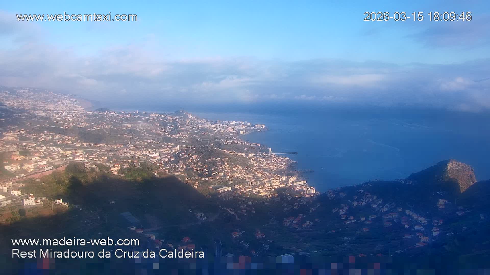 Cruz da Caldeira & West Fucnhal Skyline Live Cam - Camara de Lobos, Madeira, Portugal