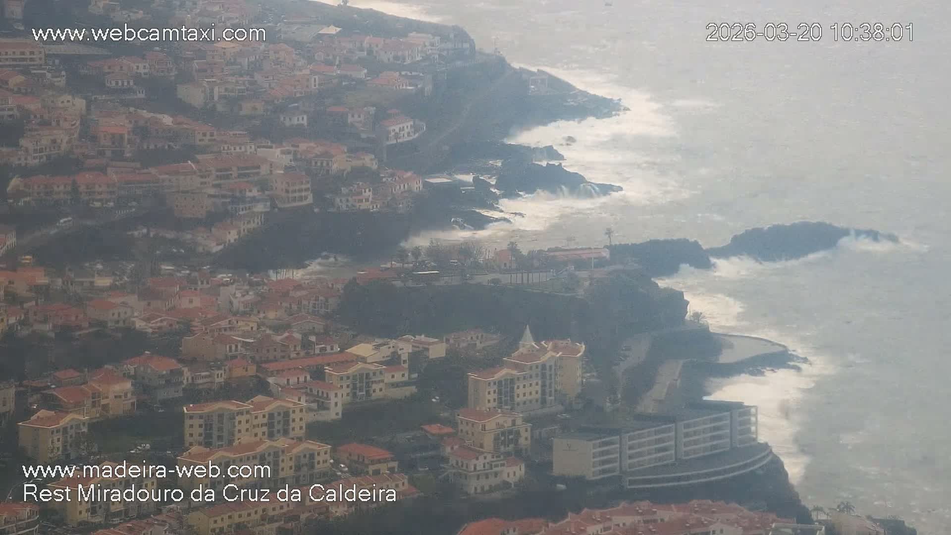 Cruz da Caldeira & West Fucnhal Skyline Live Cam - Camara de Lobos, Madeira, Portugal
