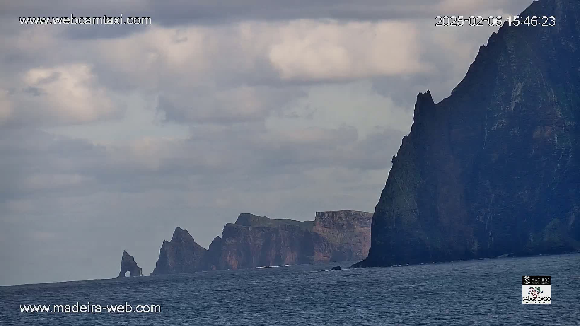 Porto da Cruz Swimming Pools & Atlantic Ocean Live Cam - Machico, Madeira, Portugal