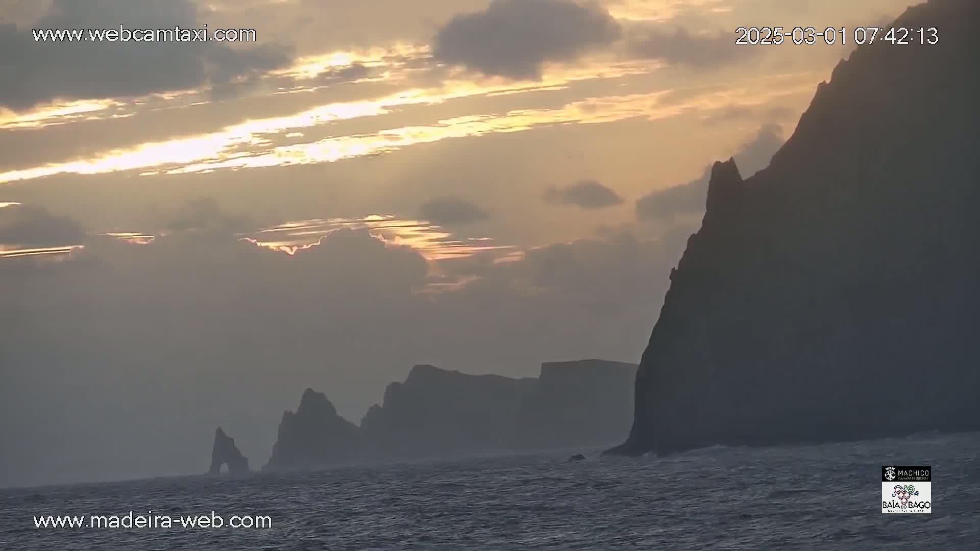Porto da Cruz Swimming Pools & Atlantic Ocean Live Cam - Machico, Madeira, Portugal