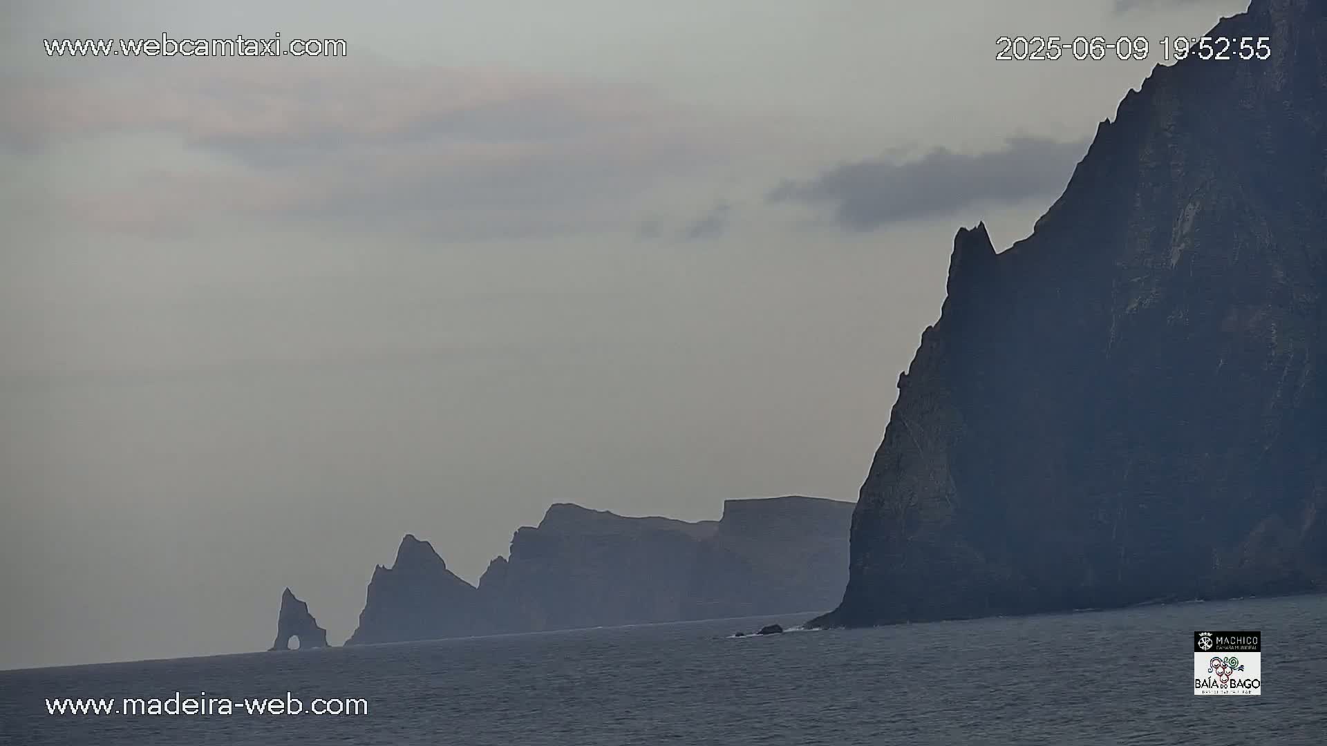 Porto da Cruz Swimming Pools & Atlantic Ocean Live Cam - Machico, Madeira, Portugal