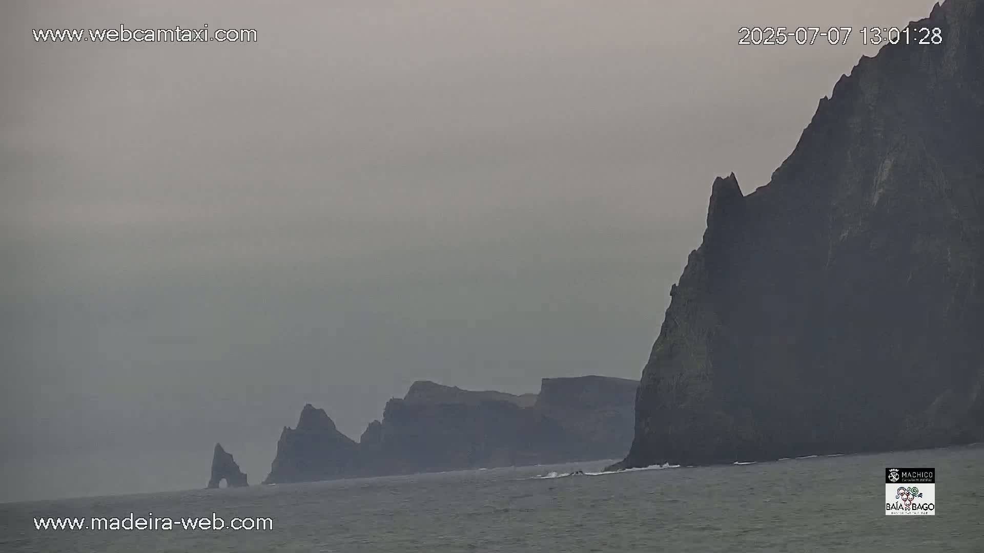 Porto da Cruz Swimming Pools & Atlantic Ocean Live Cam - Machico, Madeira, Portugal