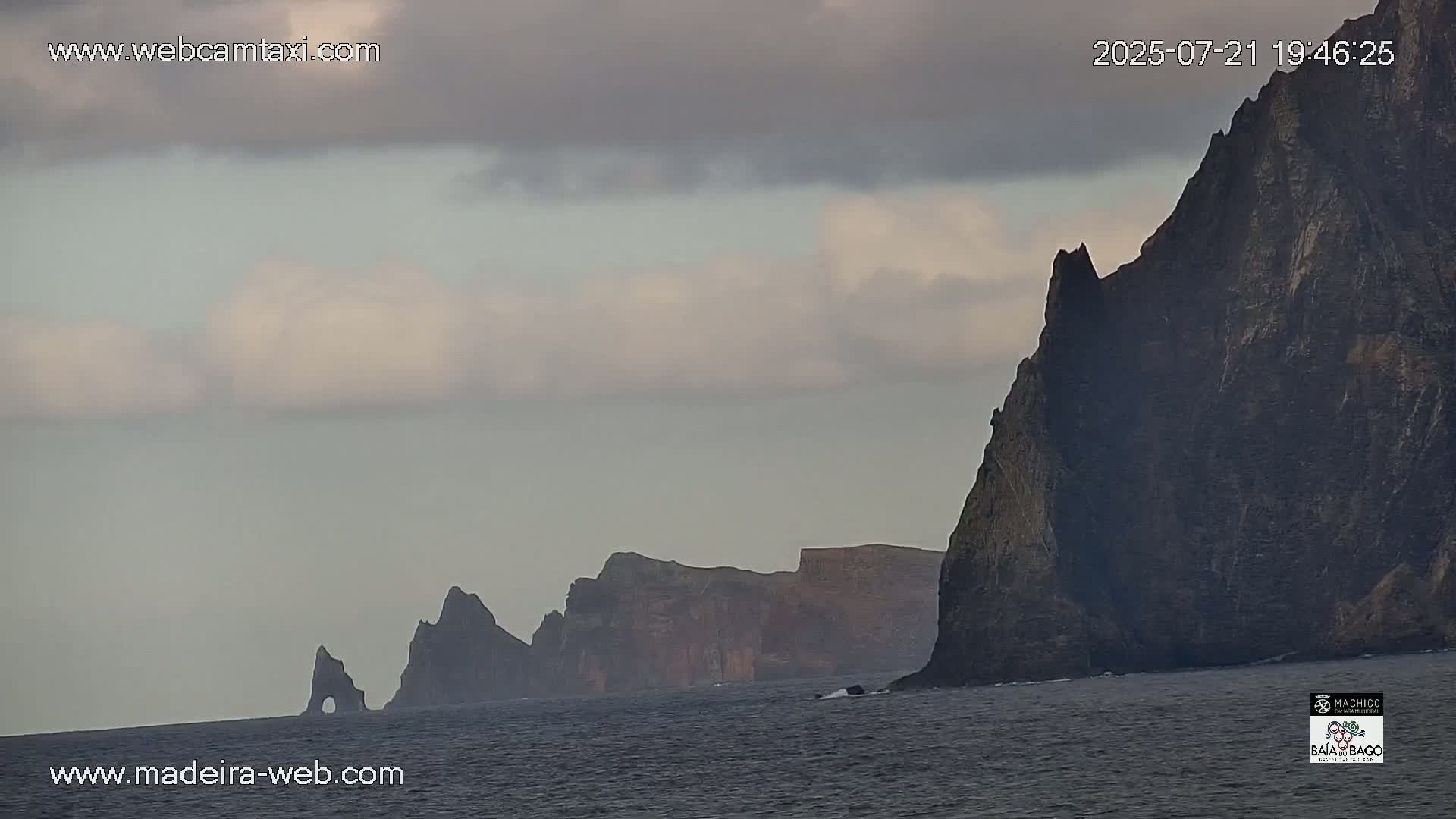 Porto da Cruz Swimming Pools & Atlantic Ocean Live Cam - Machico, Madeira, Portugal
