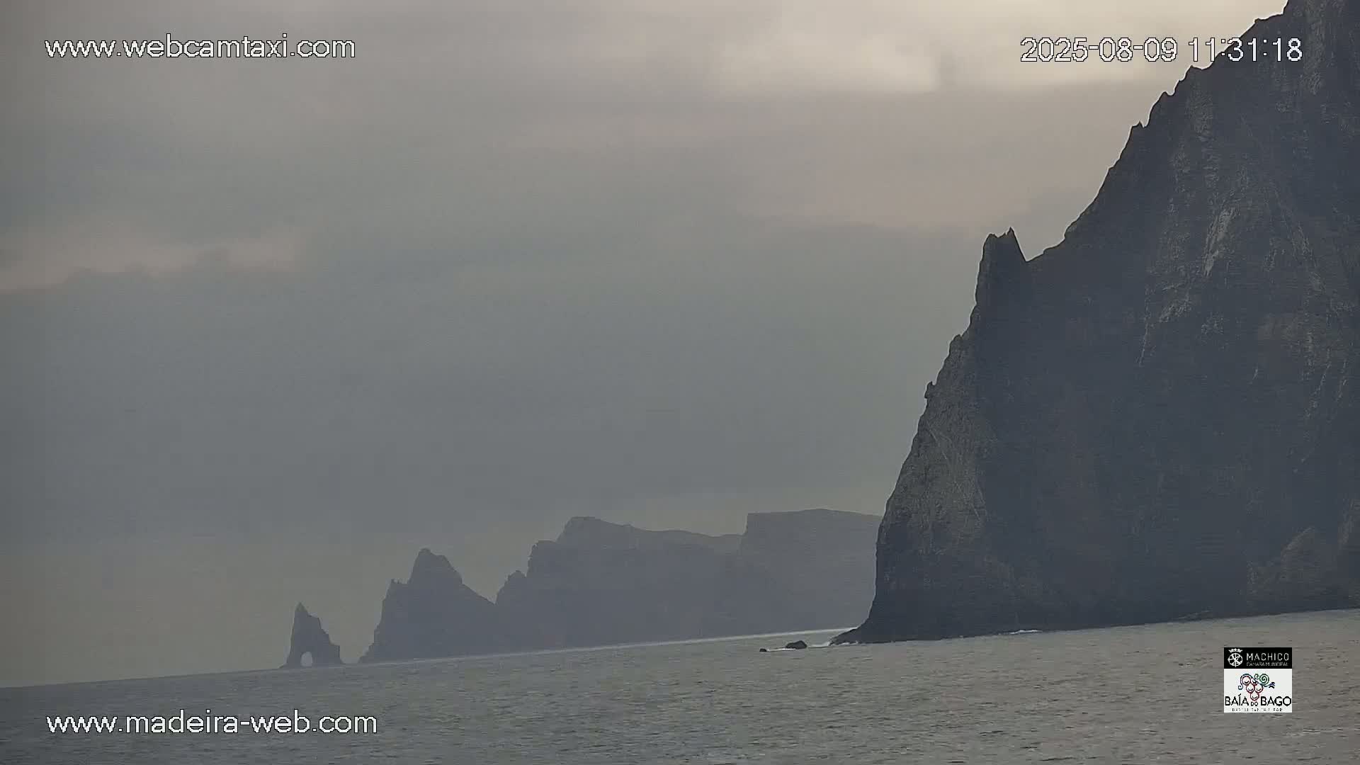 Porto da Cruz Swimming Pools & Atlantic Ocean Live Cam - Machico, Madeira, Portugal