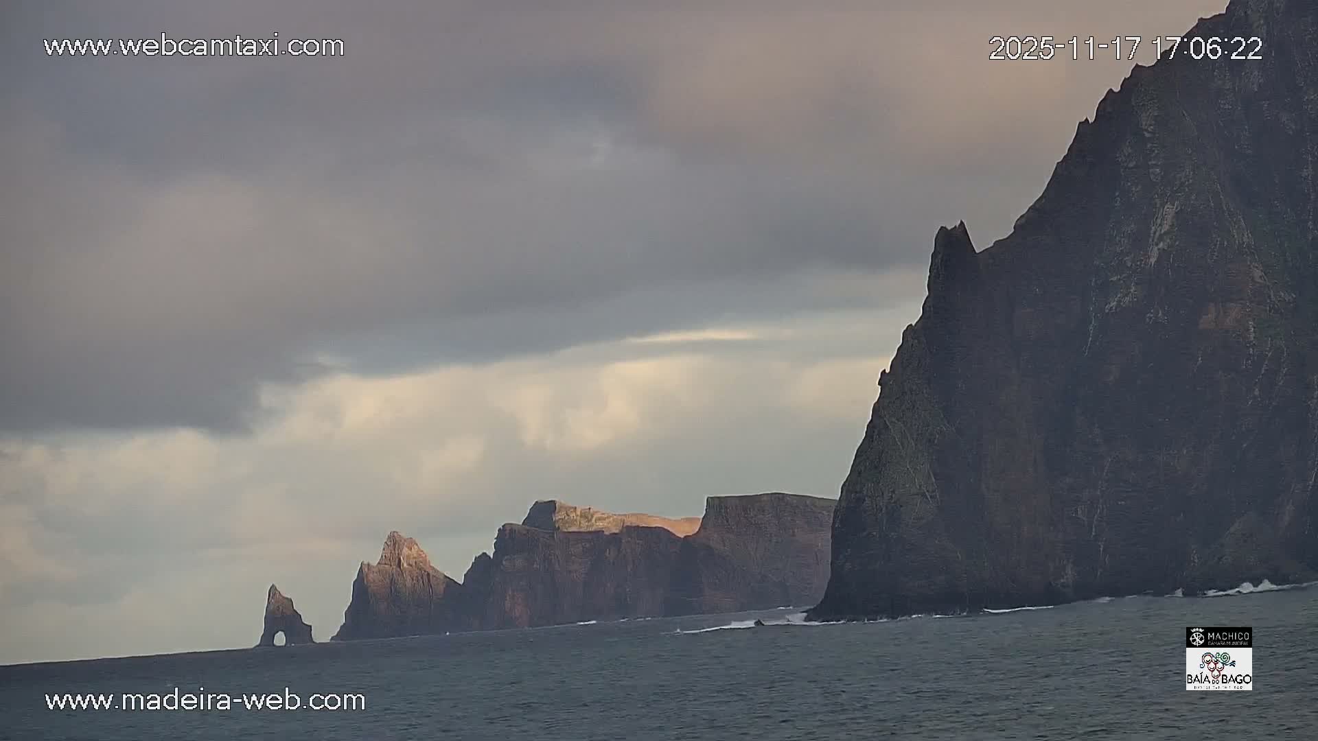 Porto da Cruz Swimming Pools & Atlantic Ocean Live Cam - Machico, Madeira, Portugal