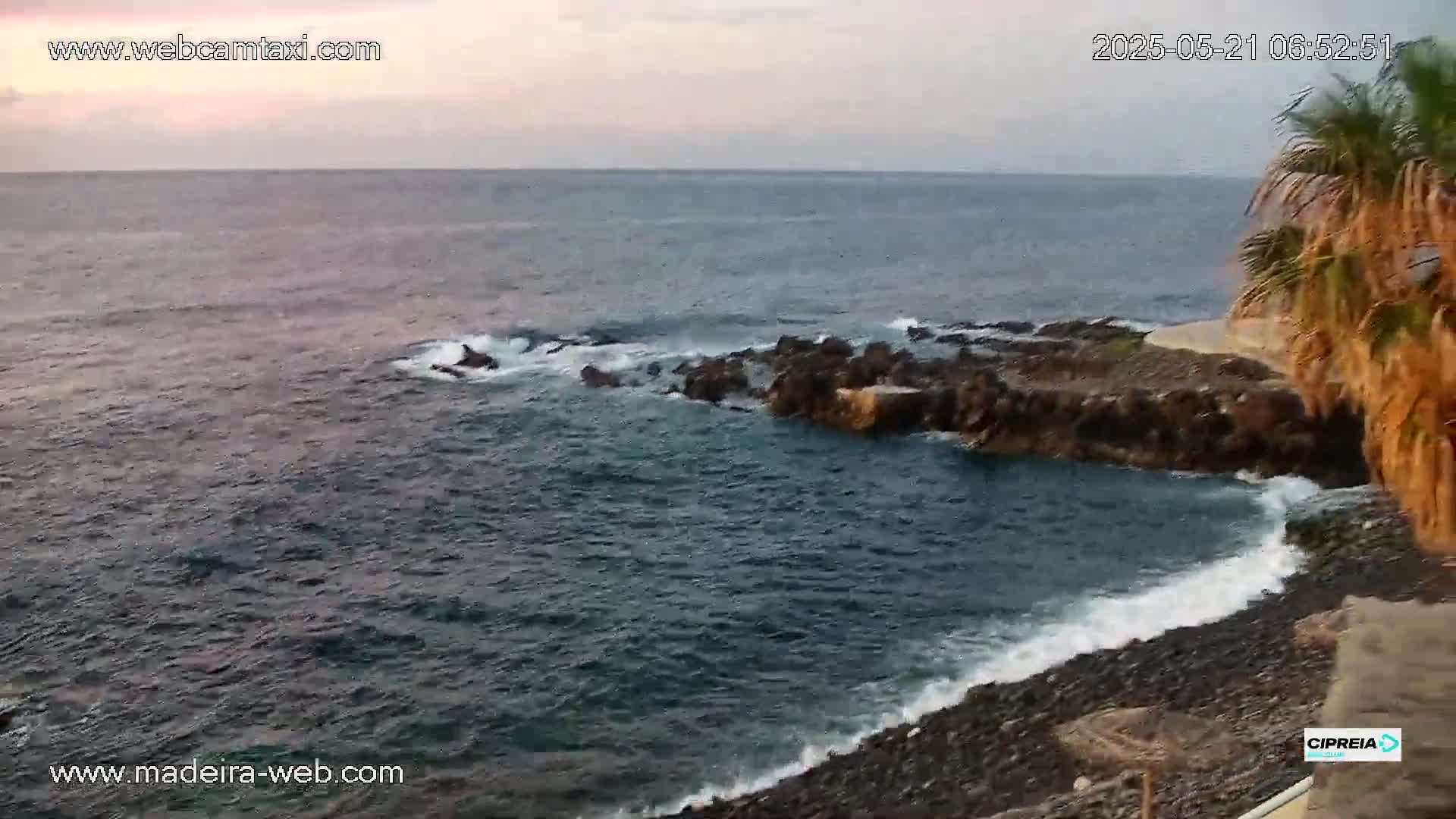 Canico, Praia dos Reis Magos Beach Live Cam, Caniço - Santa Cruz, Madeira, Portugal