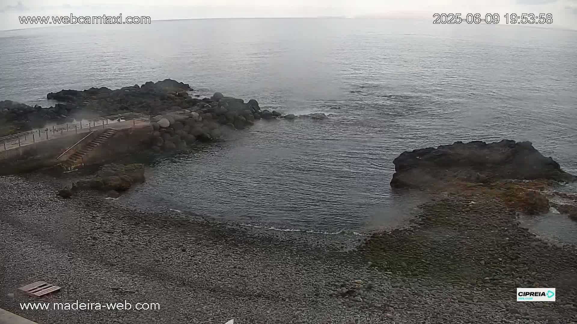 Canico, Praia dos Reis Magos Beach Live Cam, Caniço - Santa Cruz, Madeira, Portugal