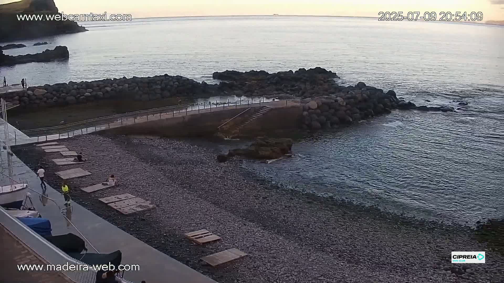 Canico, Praia dos Reis Magos Beach Live Cam, Caniço - Santa Cruz, Madeira, Portugal