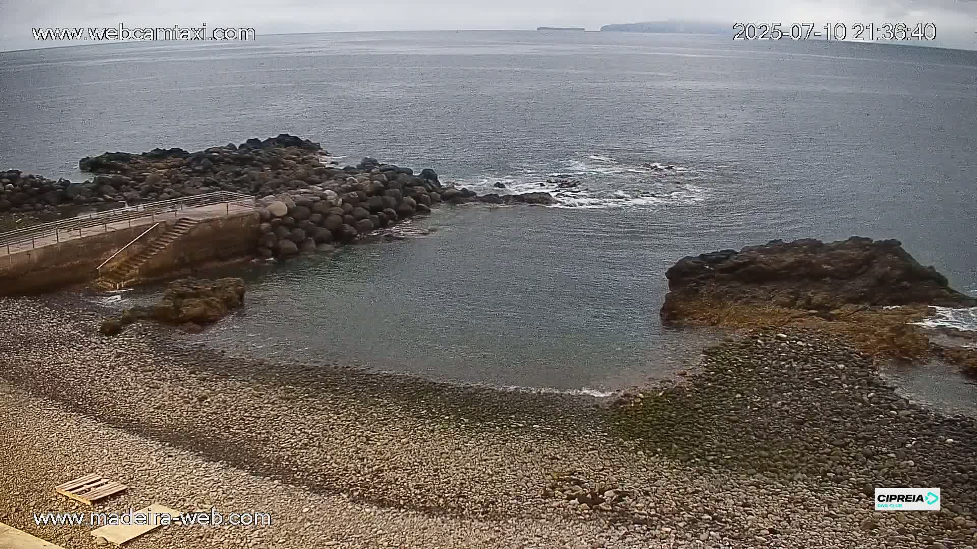 Canico, Praia dos Reis Magos Beach Live Cam, Caniço - Santa Cruz, Madeira, Portugal