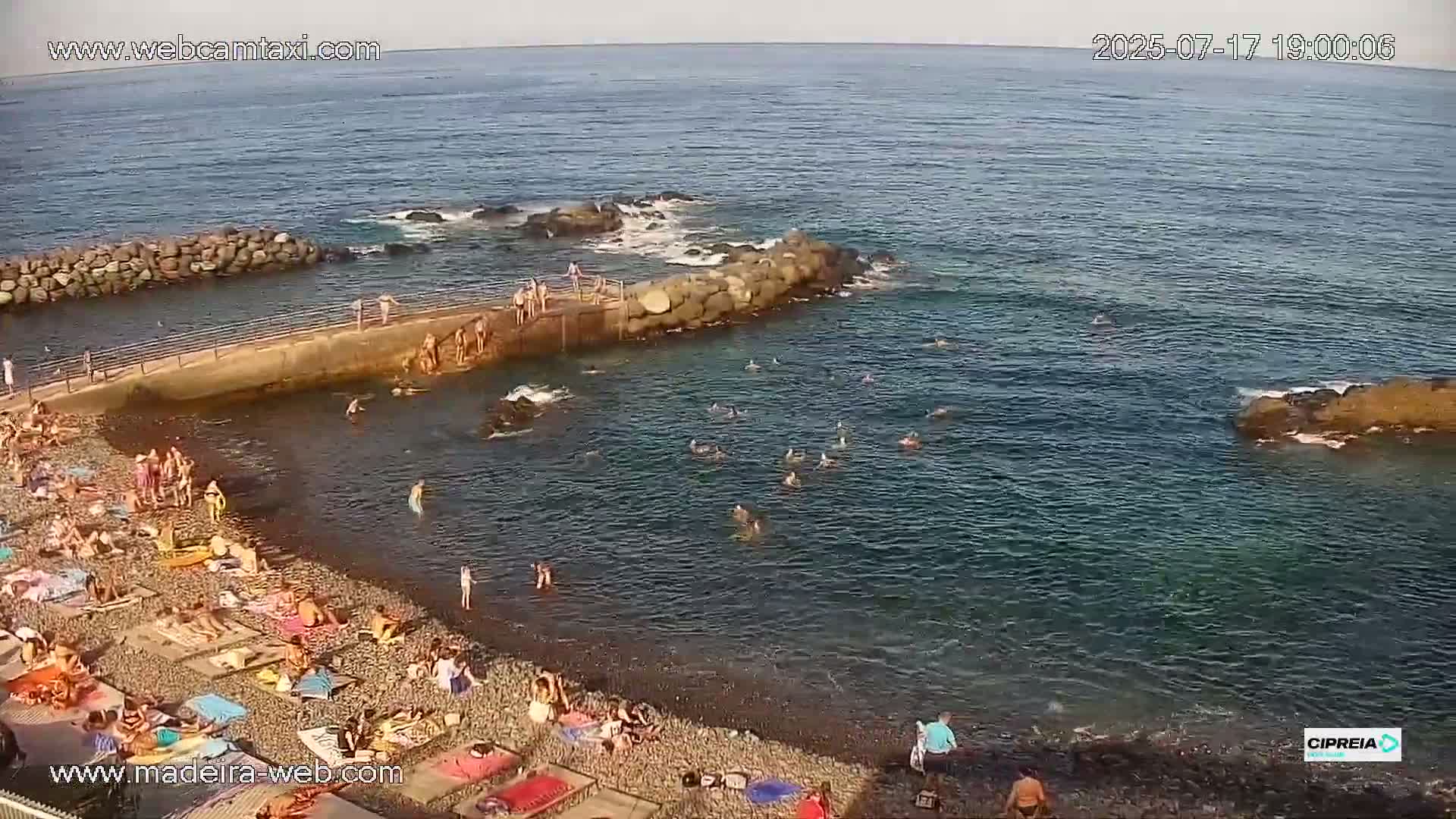 Canico, Praia dos Reis Magos Beach Live Cam, Caniço - Santa Cruz, Madeira, Portugal
