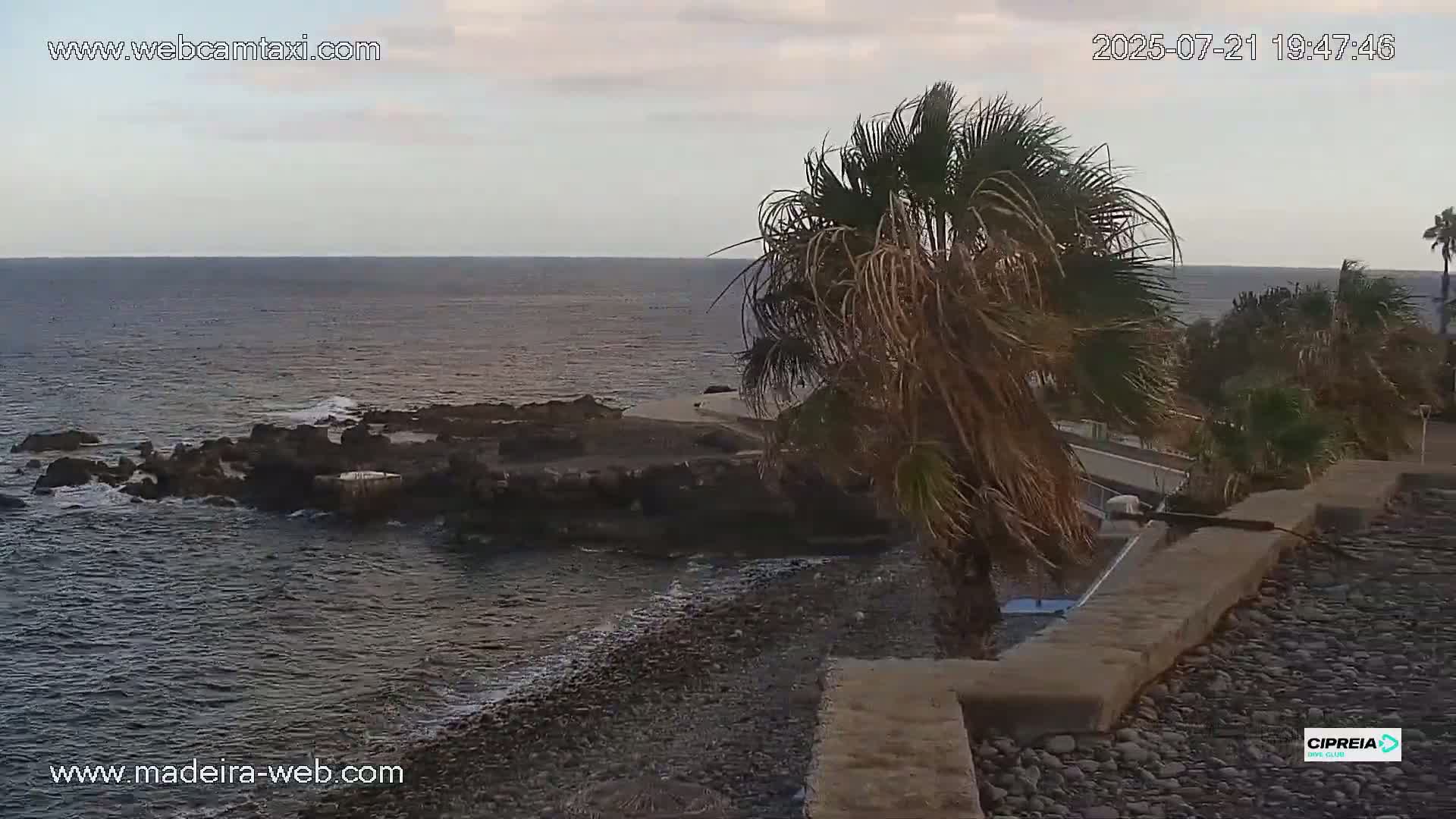 Canico, Praia dos Reis Magos Beach Live Cam, Caniço - Santa Cruz, Madeira, Portugal