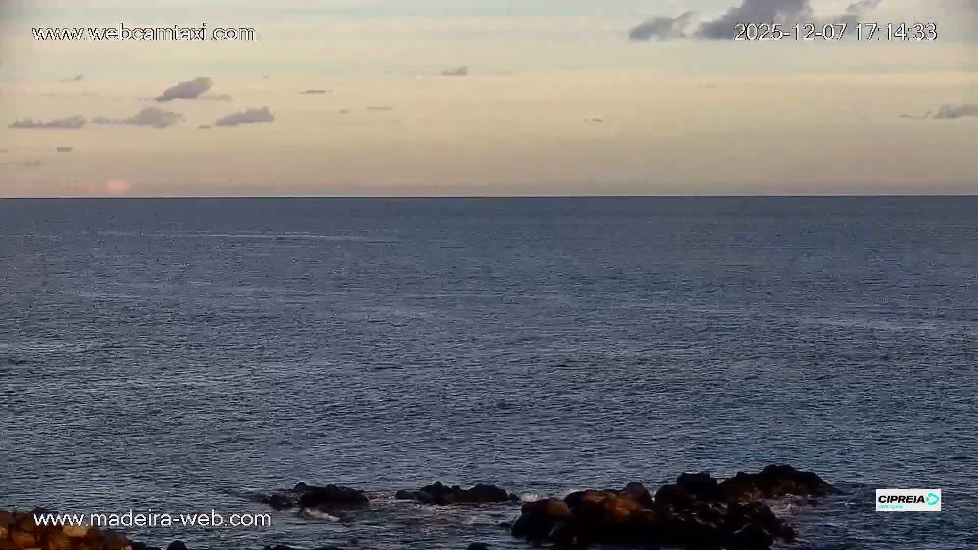 Canico, Praia dos Reis Magos Beach Live Cam, Caniço - Santa Cruz, Madeira, Portugal