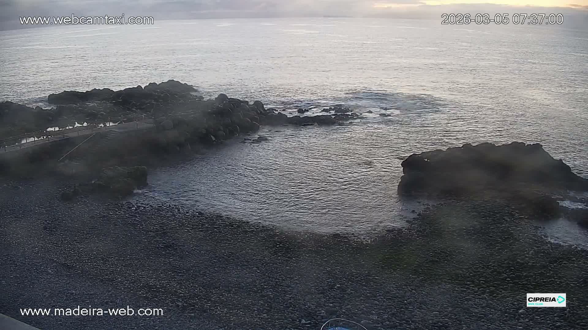 Canico, Praia dos Reis Magos Beach Live Cam, Caniço - Santa Cruz, Madeira, Portugal
