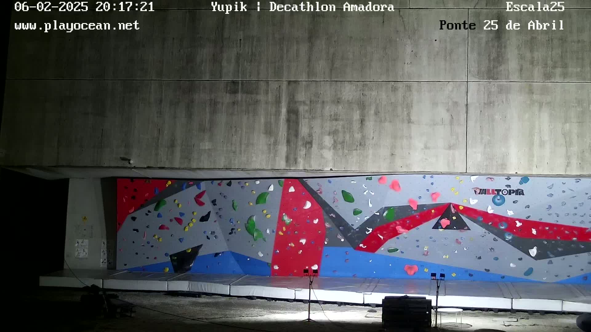 Under Ponte 25 de April Bridge, Escala25 Climbing Studio Live Cam - Alcantara, Lisbon, Portugal 