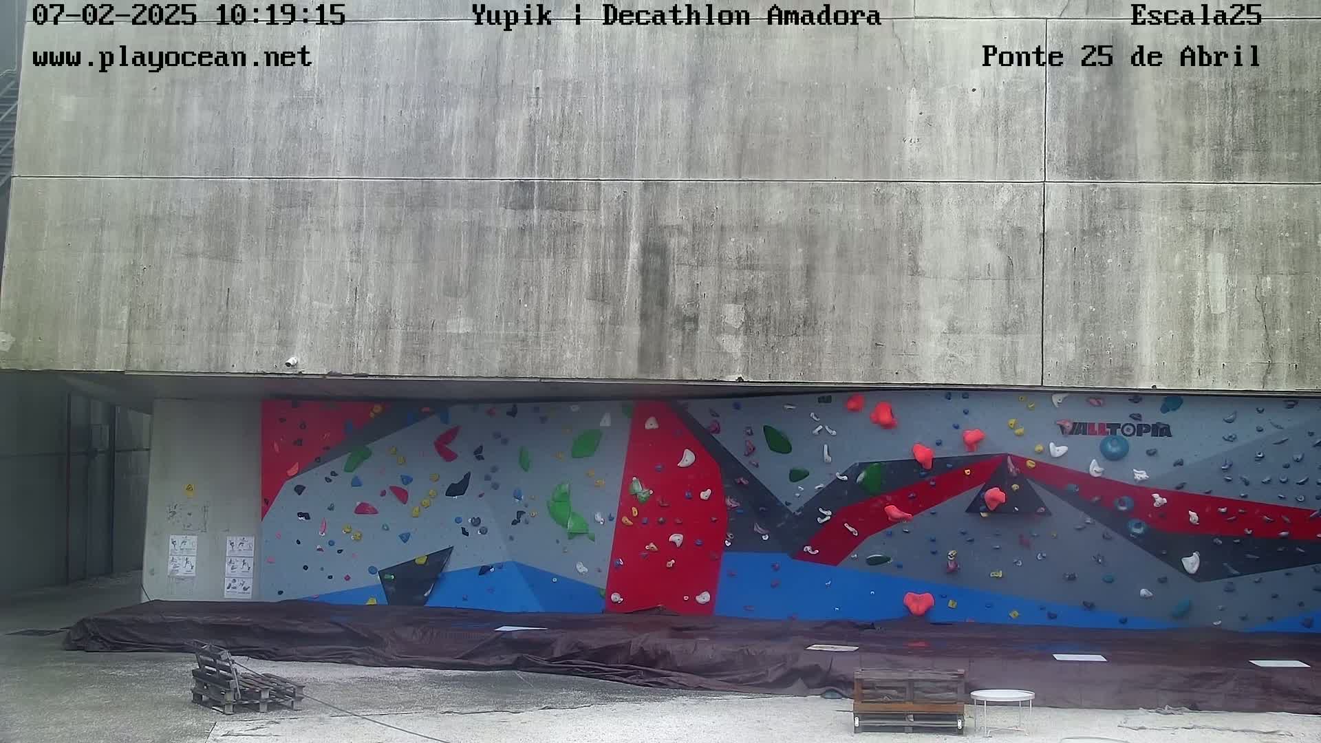 Under Ponte 25 de April Bridge, Escala25 Climbing Studio Live Cam - Alcantara, Lisbon, Portugal 