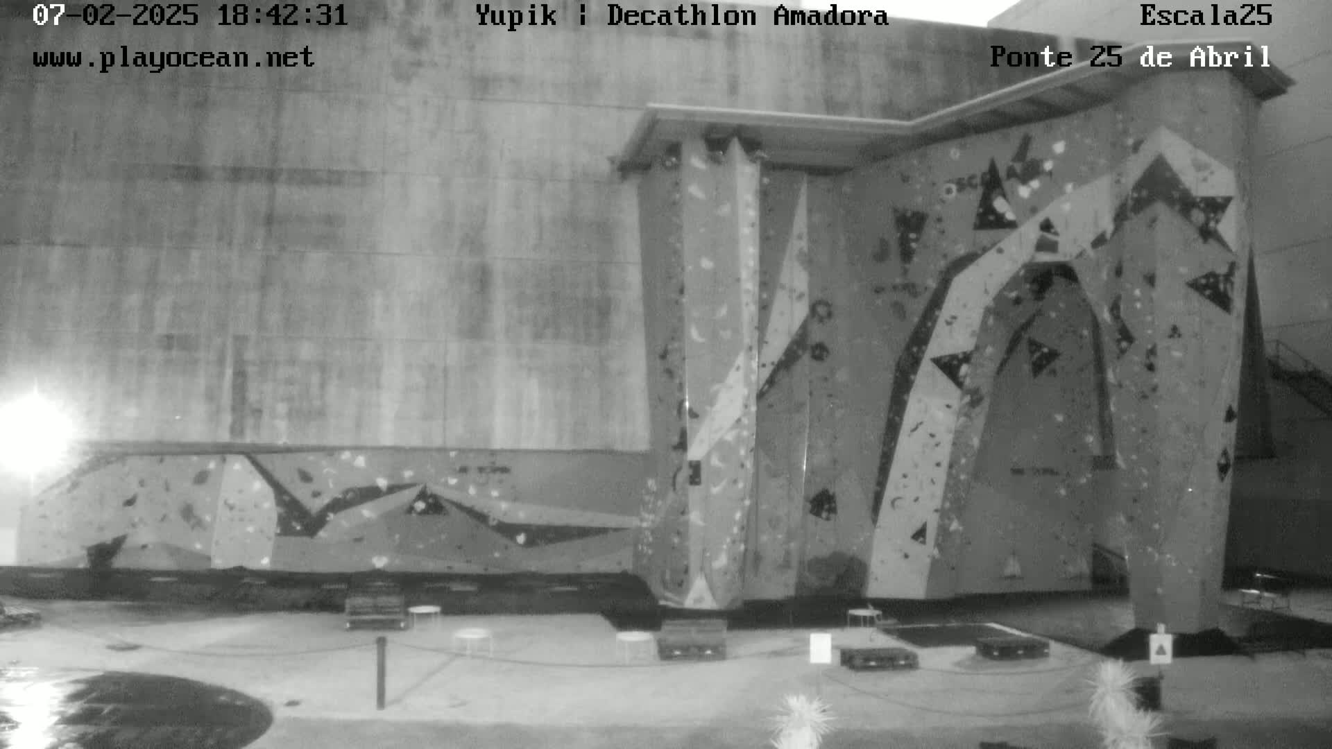 Under Ponte 25 de April Bridge, Escala25 Climbing Studio Live Cam - Alcantara, Lisbon, Portugal 