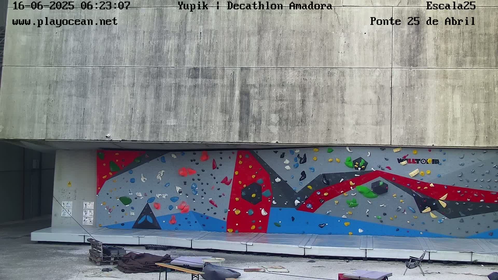 Under Ponte 25 de April Bridge, Escala25 Climbing Studio Live Cam - Alcantara, Lisbon, Portugal 