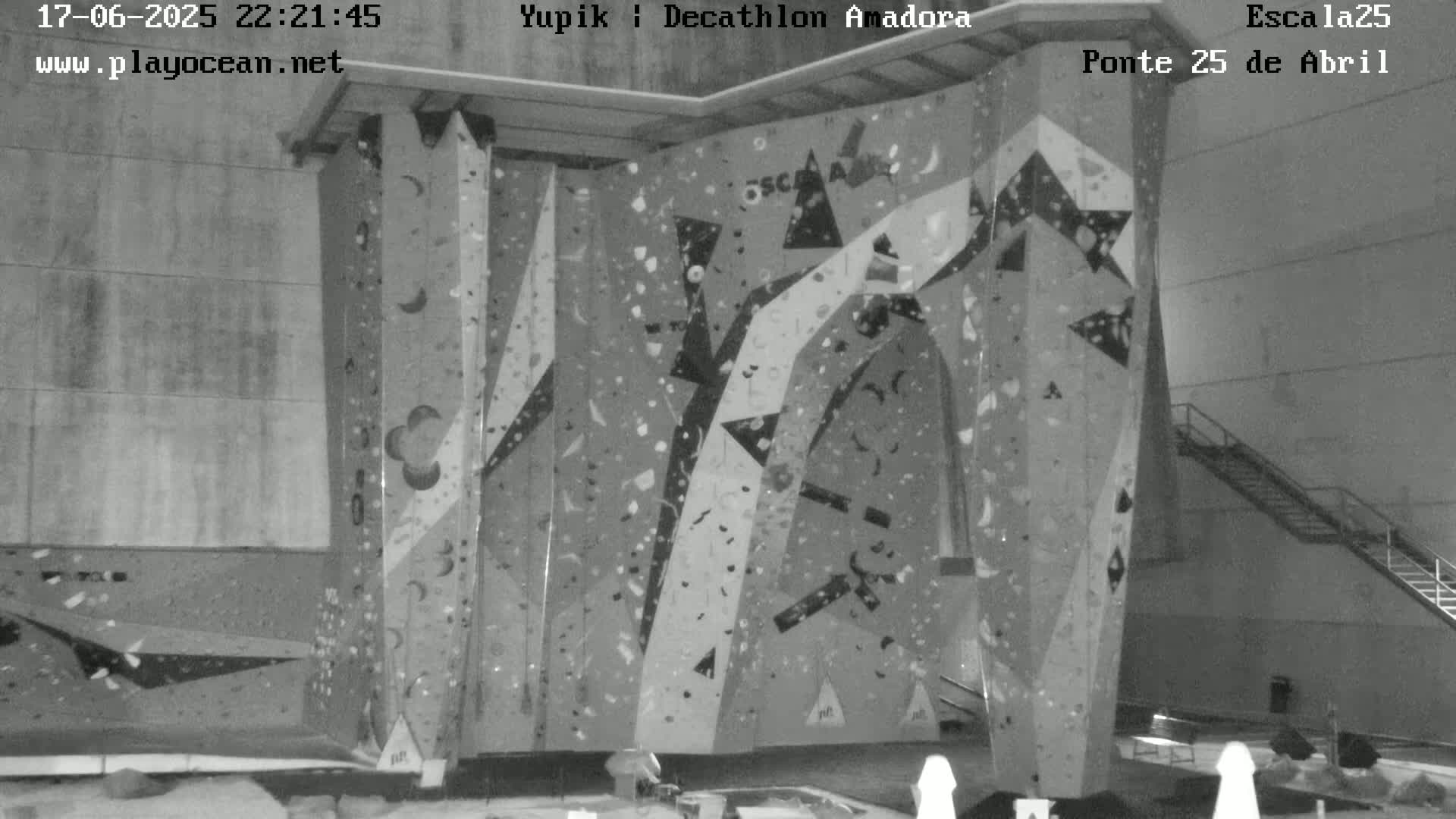 Under Ponte 25 de April Bridge, Escala25 Climbing Studio Live Cam - Alcantara, Lisbon, Portugal 