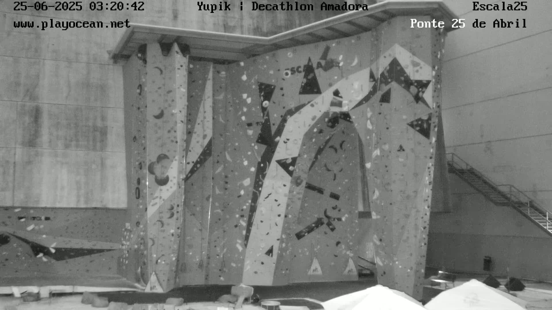 Under Ponte 25 de April Bridge, Escala25 Climbing Studio Live Cam - Alcantara, Lisbon, Portugal 