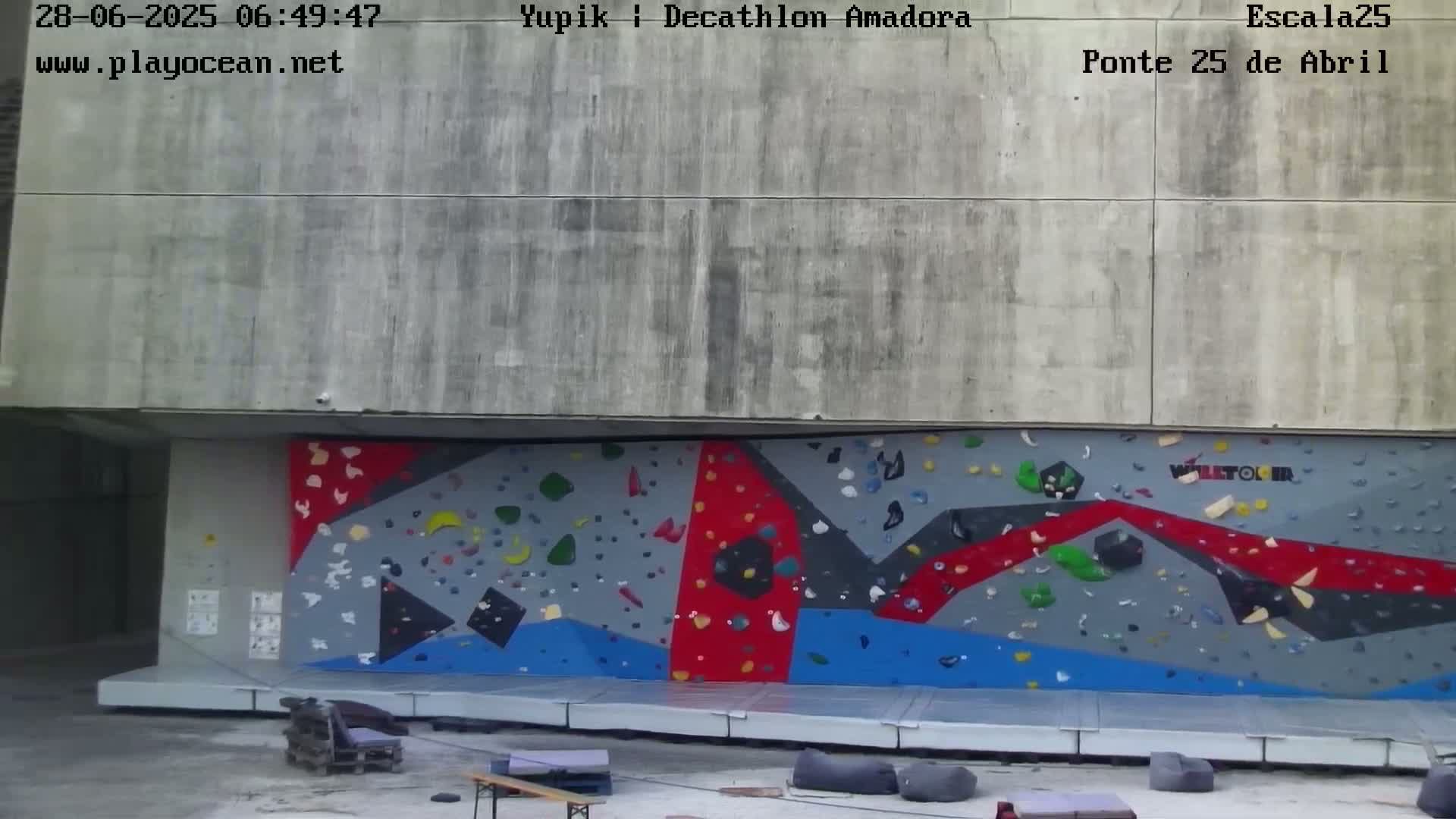 Under Ponte 25 de April Bridge, Escala25 Climbing Studio Live Cam - Alcantara, Lisbon, Portugal 