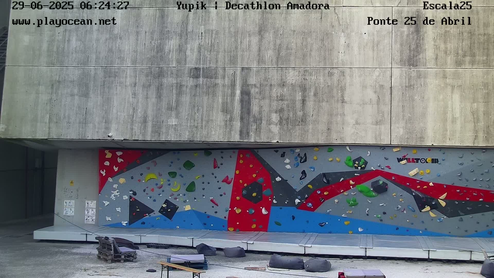 Under Ponte 25 de April Bridge, Escala25 Climbing Studio Live Cam - Alcantara, Lisbon, Portugal 