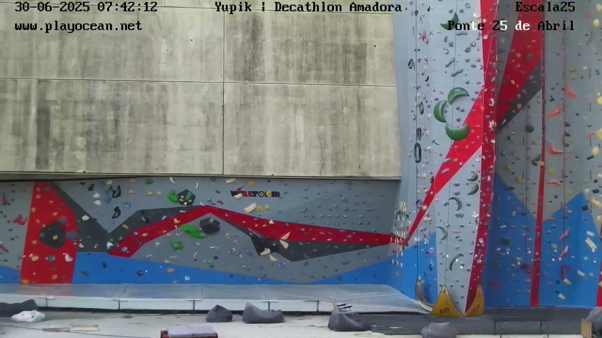 Under Ponte 25 de April Bridge, Escala25 Climbing Studio Live Cam - Alcantara, Lisbon, Portugal 