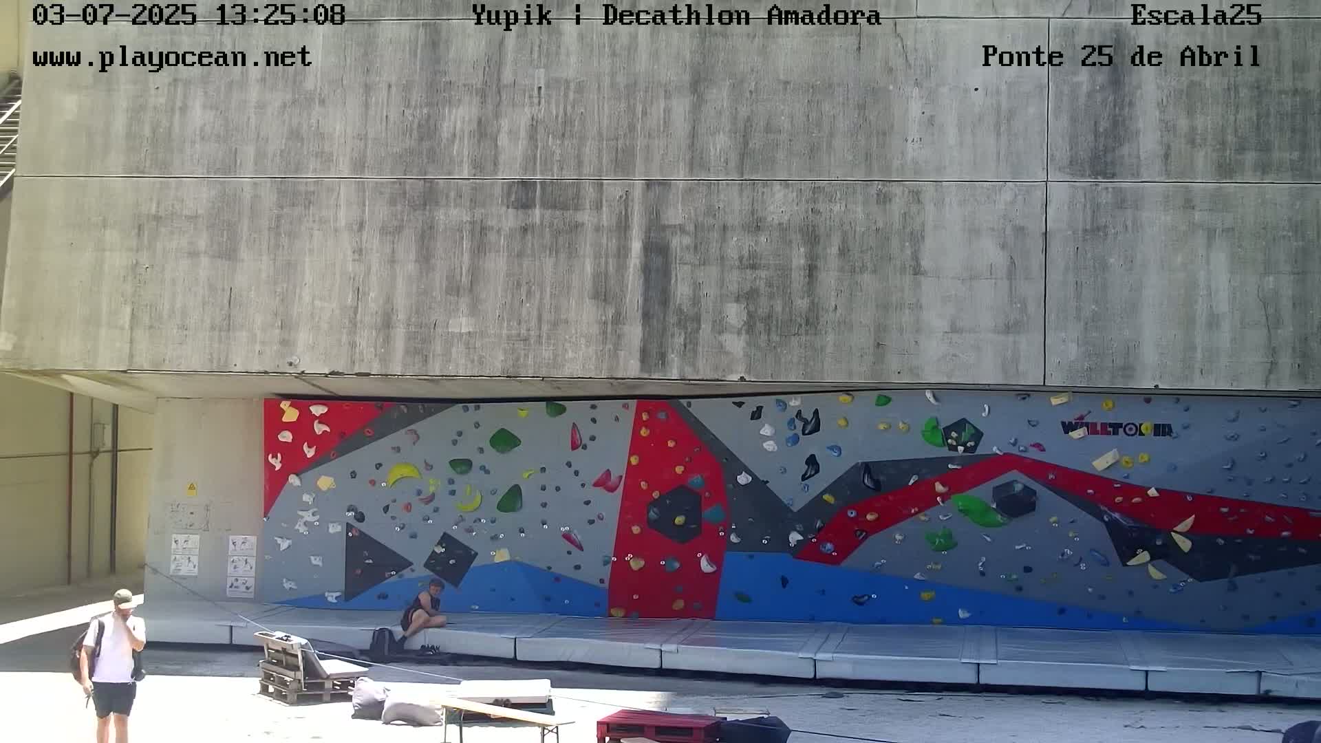 Under Ponte 25 de April Bridge, Escala25 Climbing Studio Live Cam - Alcantara, Lisbon, Portugal 